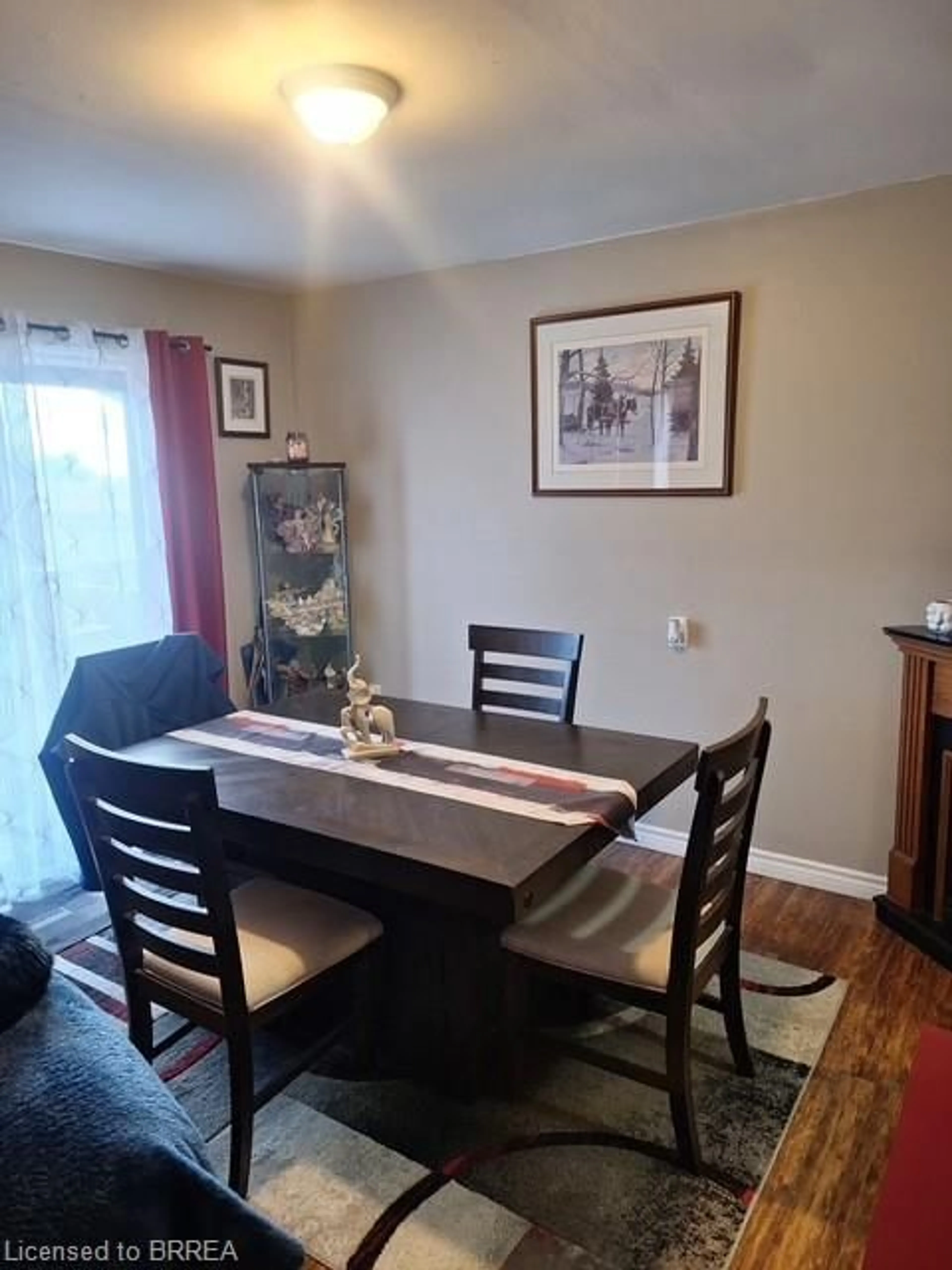 Dining room, wood/laminate floor for 166 Crosier St, Delhi Ontario N4B 3B1