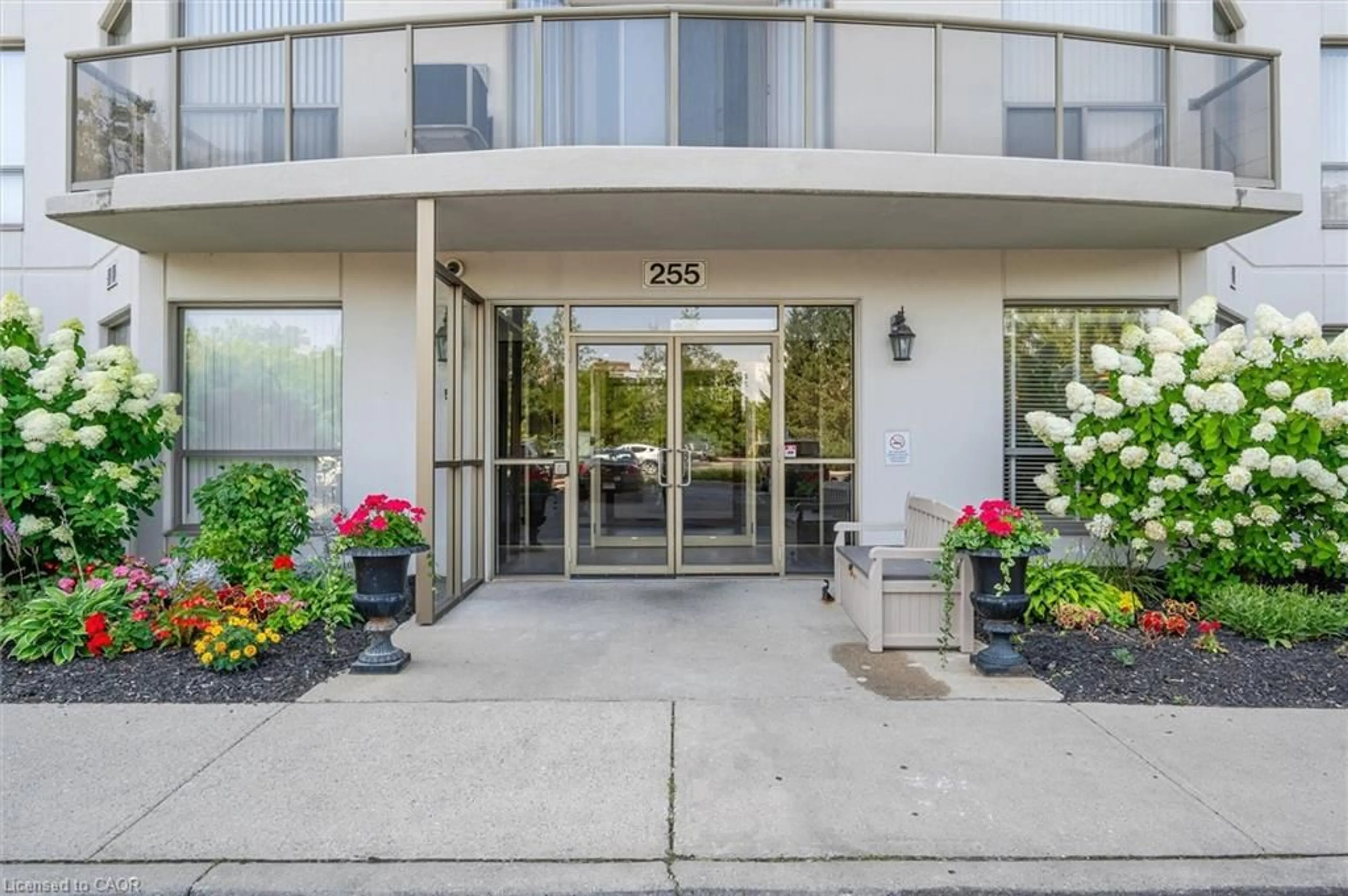 Indoor foyer for 255 Keats Way #1404, Waterloo Ontario N2L 6N6