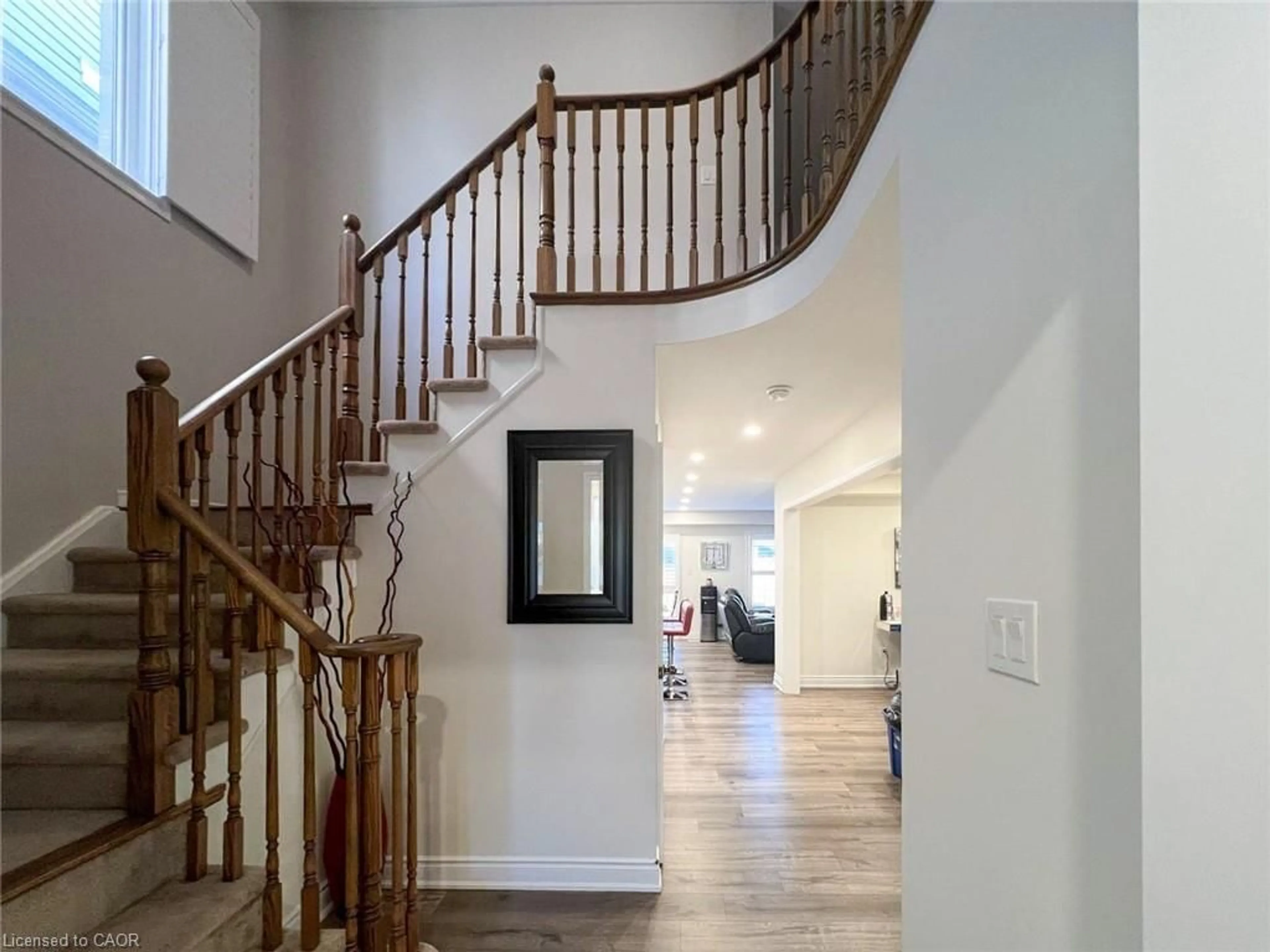 Indoor entryway for 112 Gillespie Dr, Brantford Ontario N3T 0K2