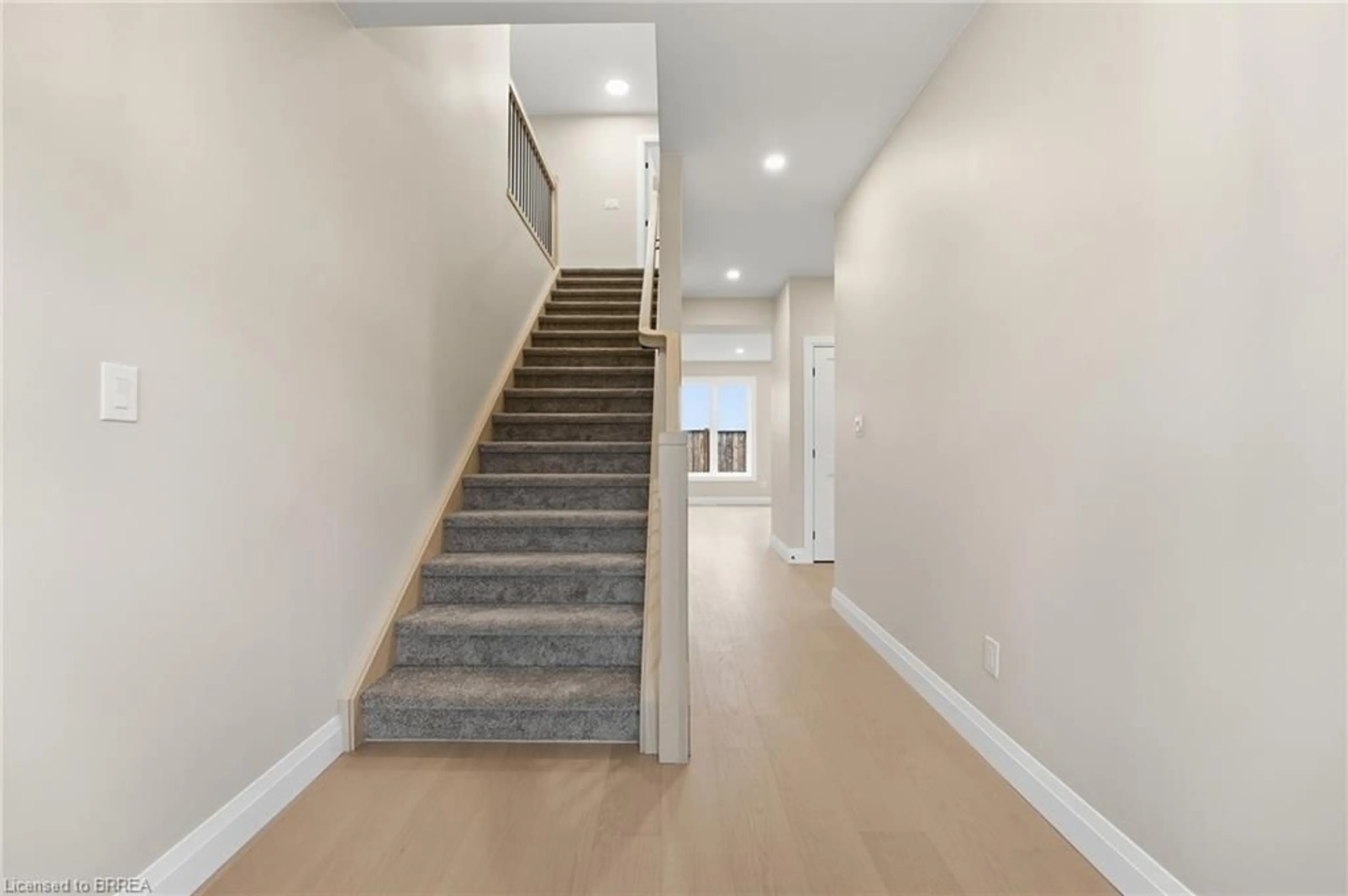 Unknown for 102 Oak Ave, Paris Ontario N3L 0J6