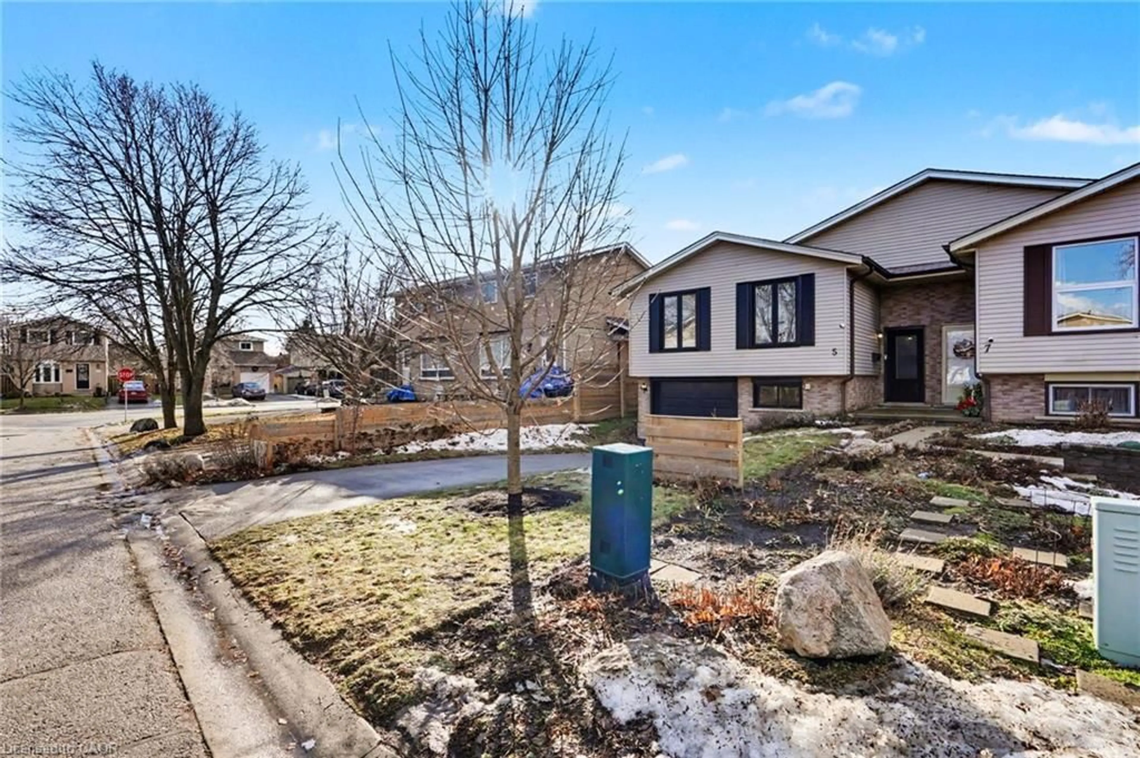 Unknown for 5 Equestrian Crt, Brantford Ontario N3P 1H1