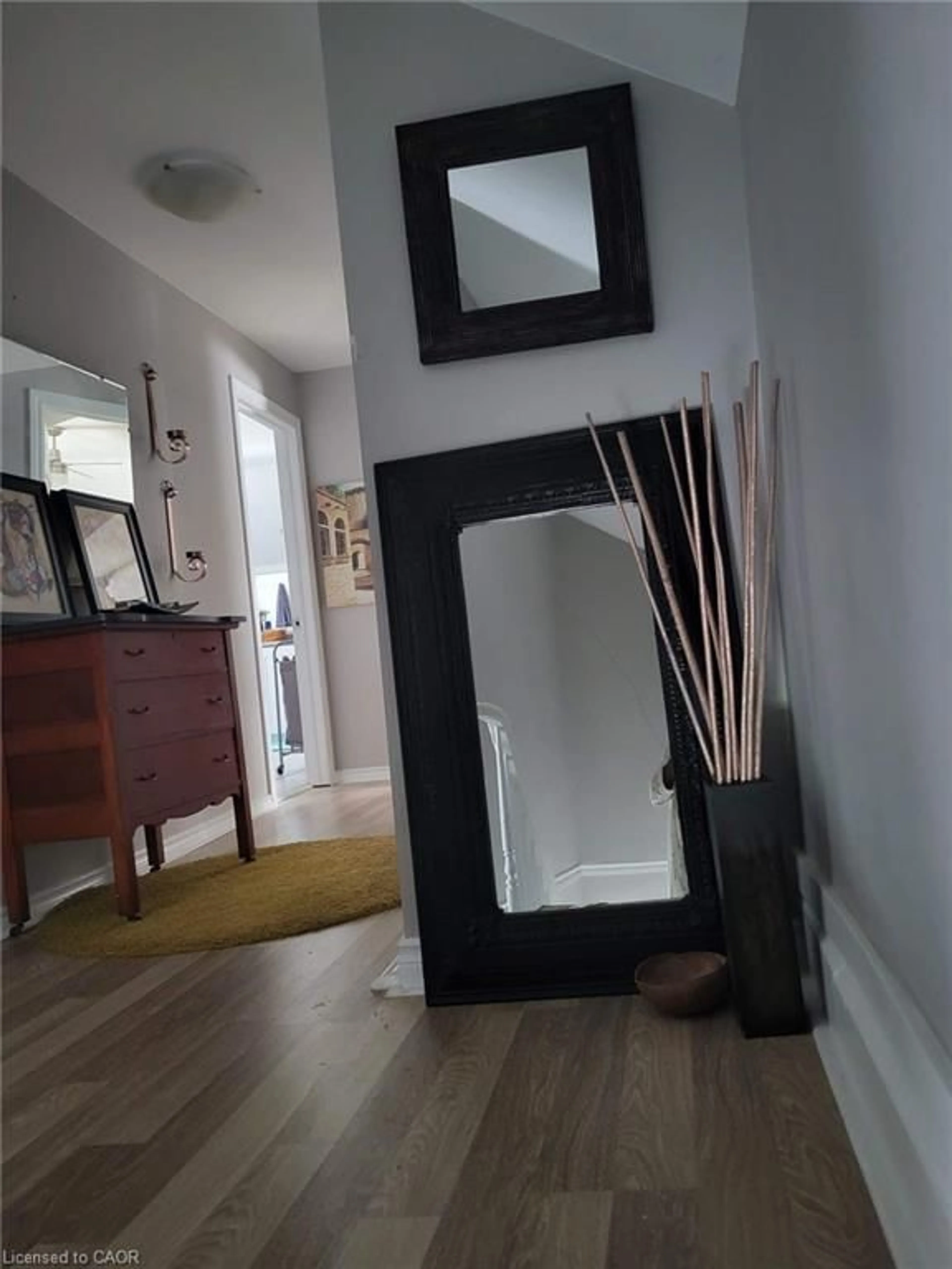 Indoor entryway for 314 Jarvis St, Fort Erie Ontario L2A 2S8