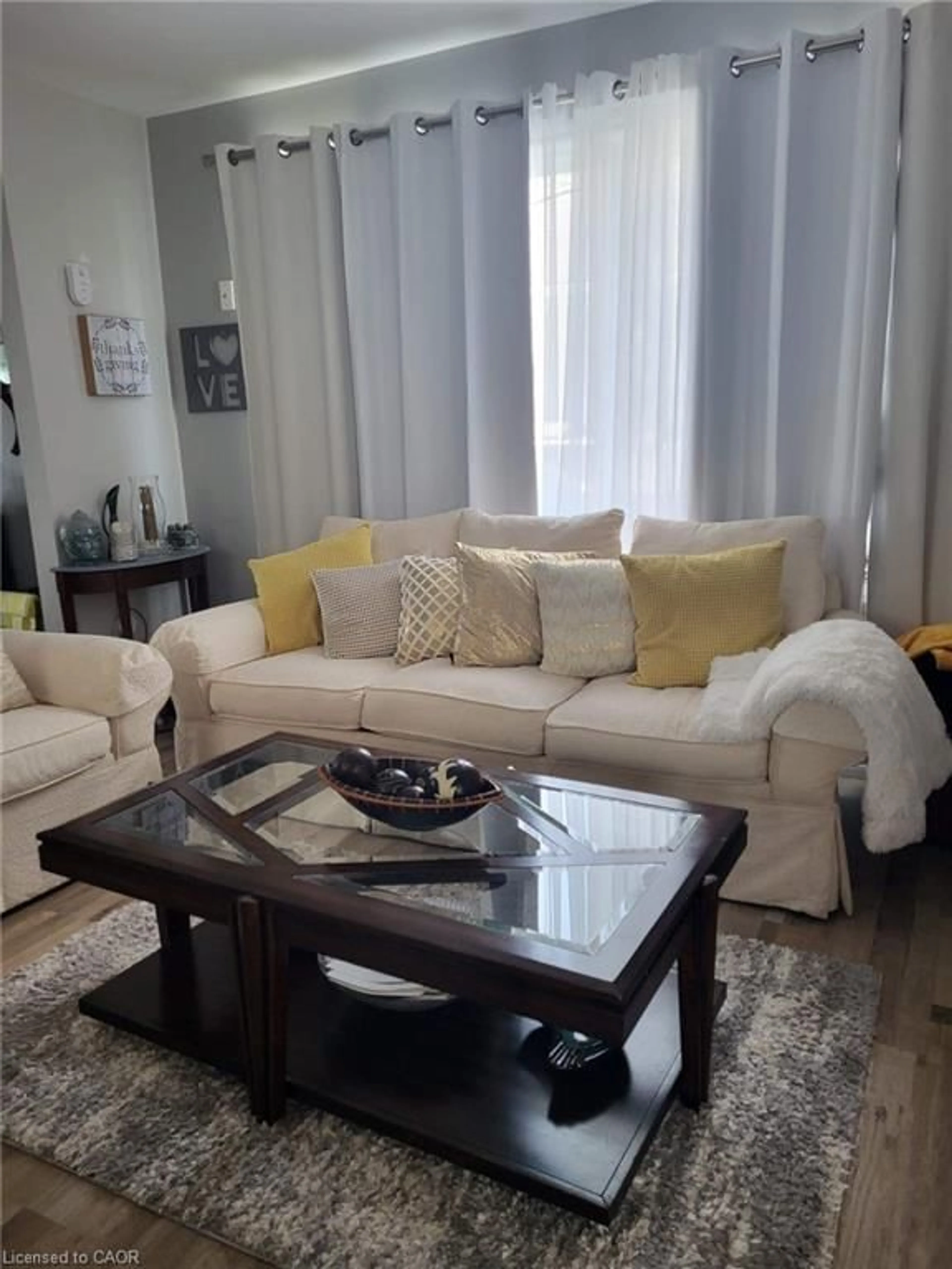 Living room with furniture, unknown for 314 Jarvis St, Fort Erie Ontario L2A 2S8