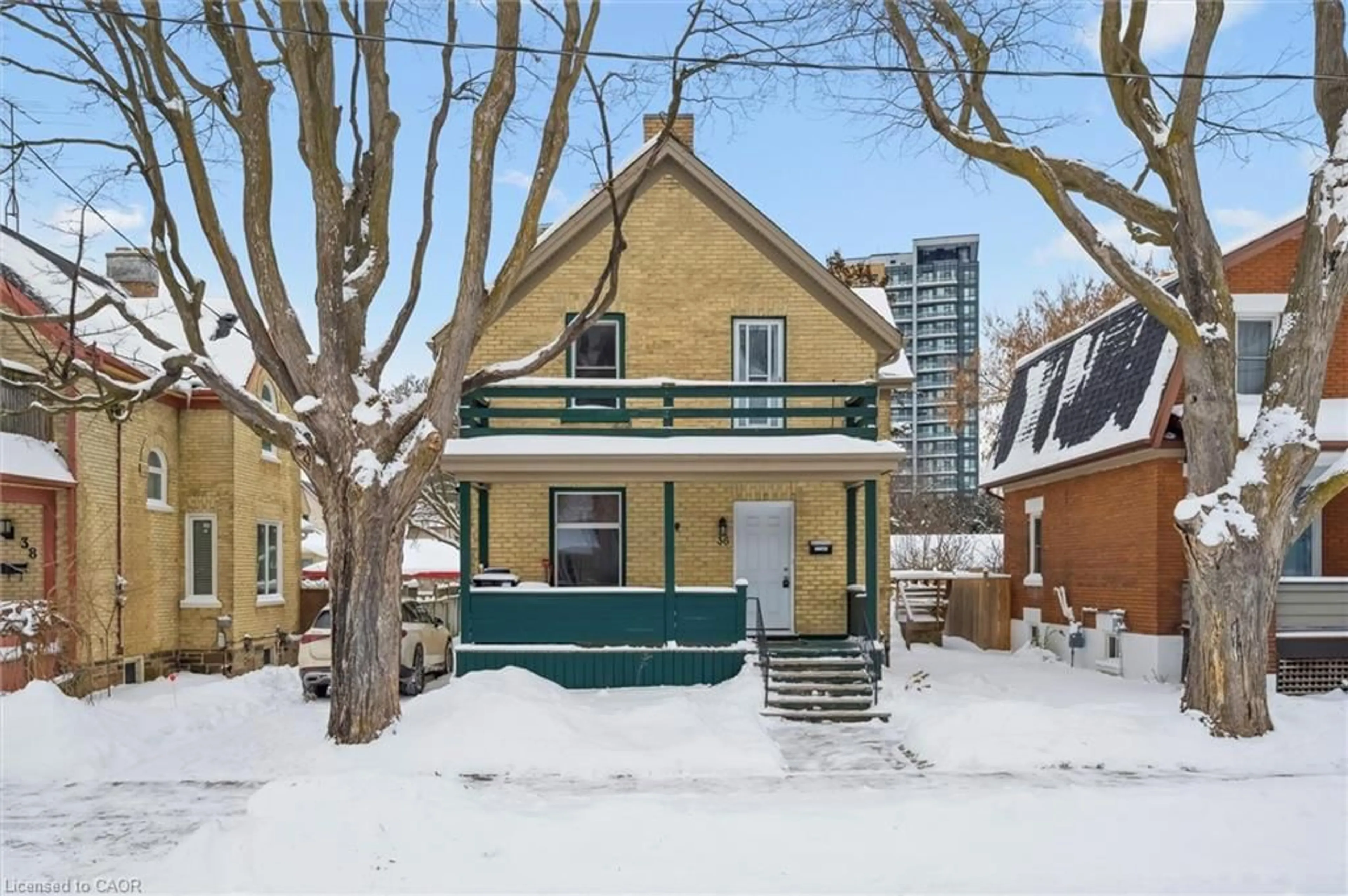 Patio, street for 36 Linden Ave, Kitchener Ontario N2G 2A5