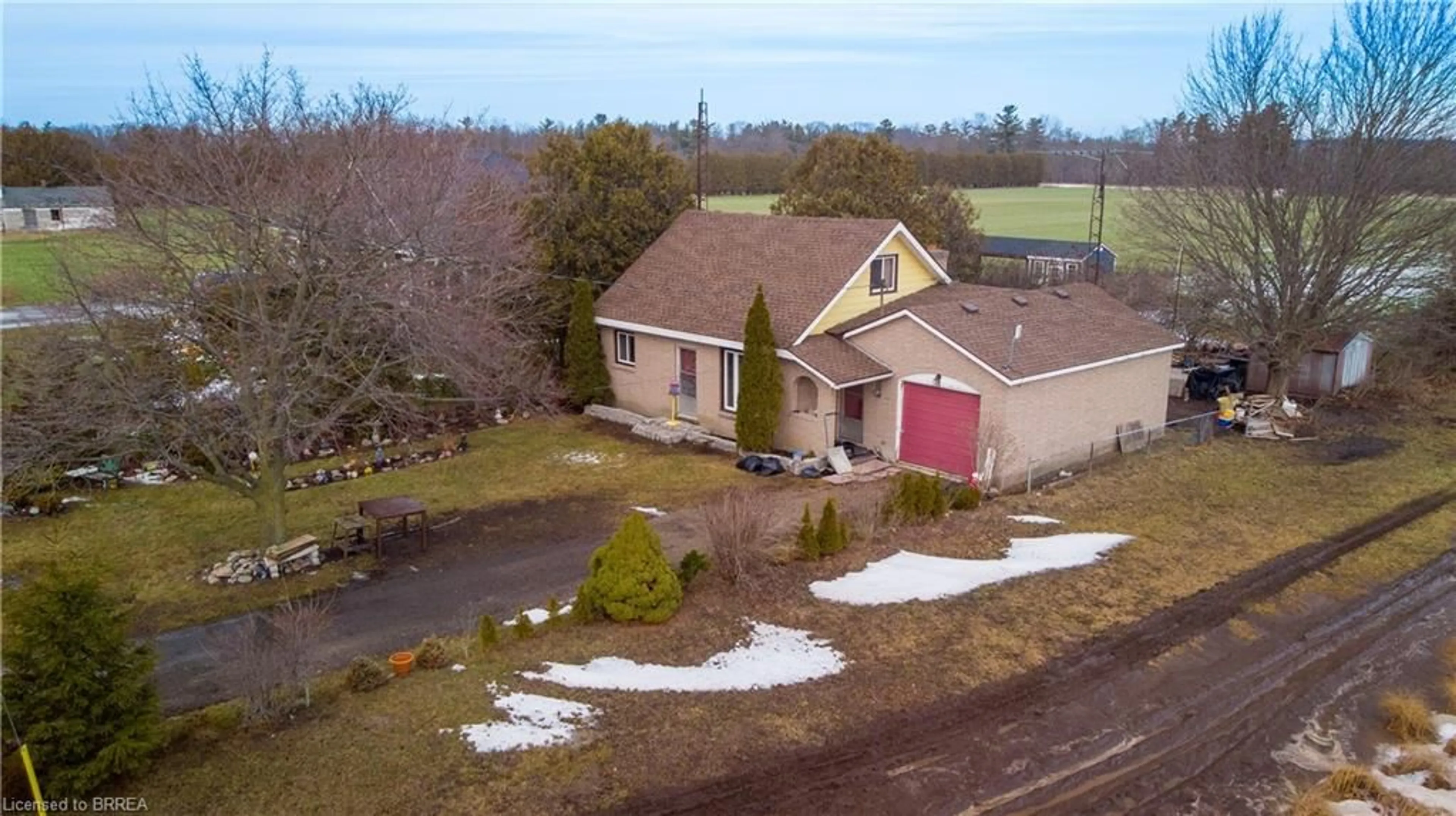 A pic from outside/outdoor area/front of a property/back of a property/a pic from drone, unknown for 2808 Swimming Pool Rd, La Salette Ontario N0E 1H0