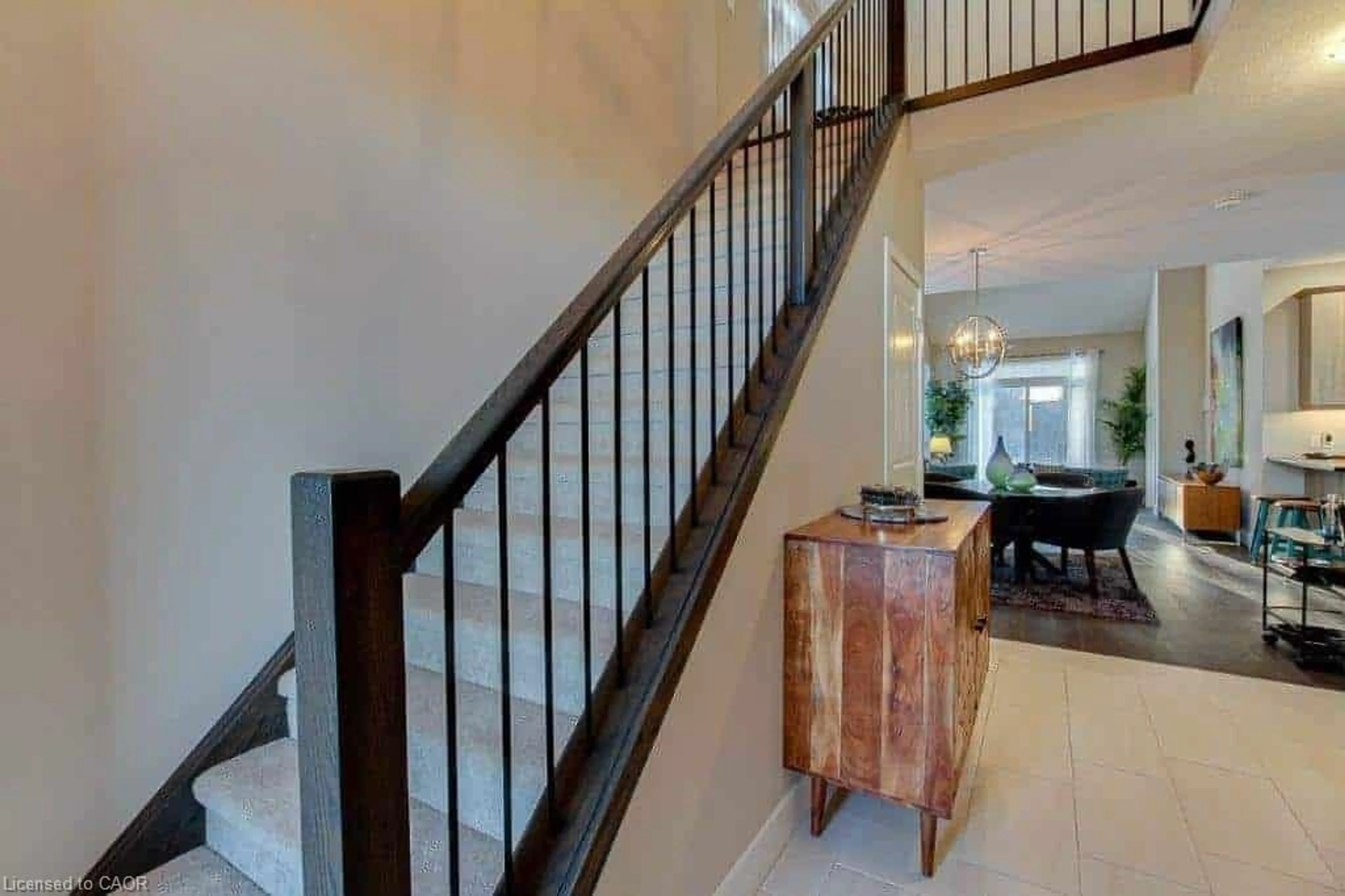 Indoor foyer for 2100 Evans Blvd, London Ontario N6M 0J6