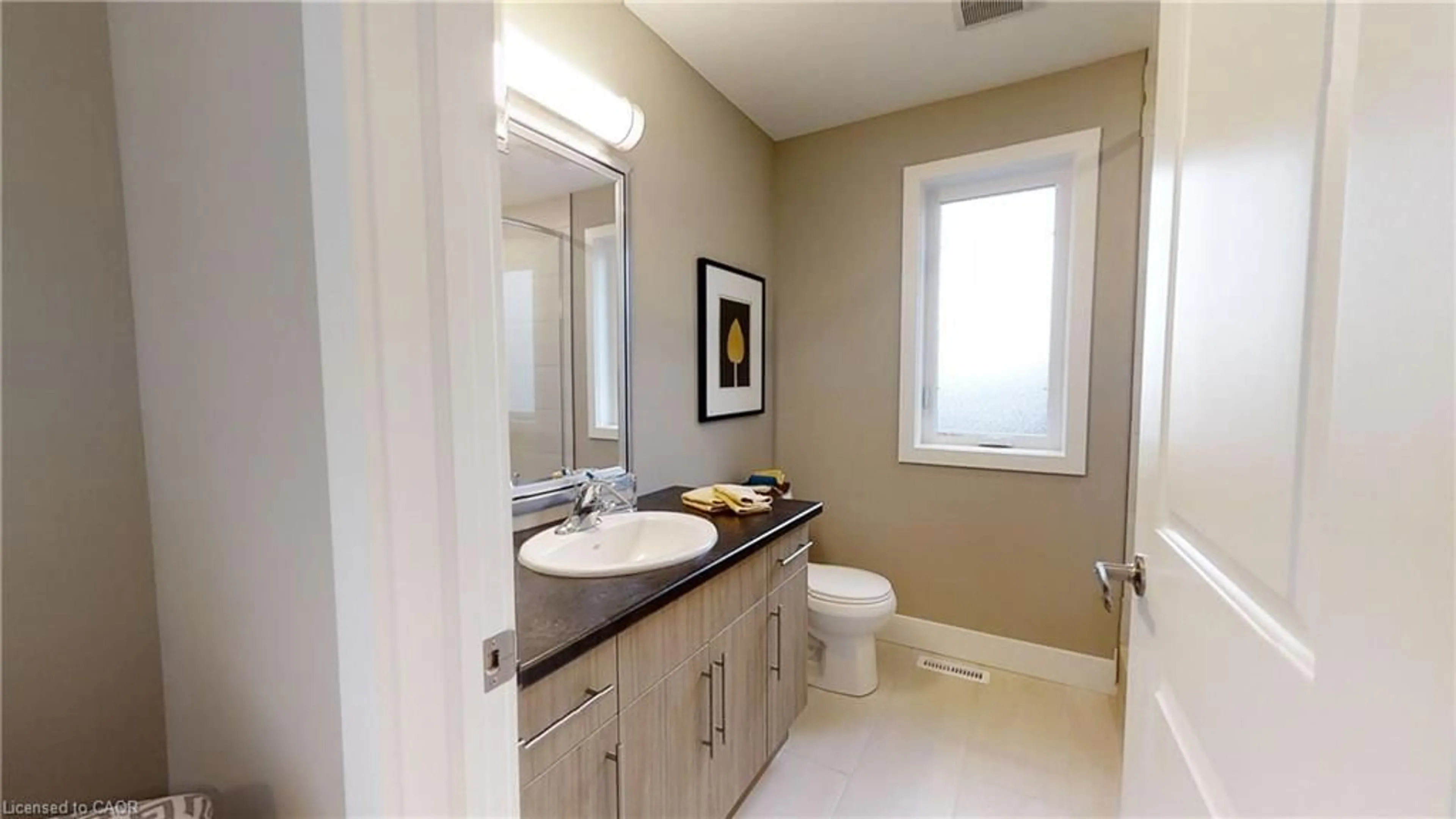 Standard bathroom, ceramic/tile floor for 2250 Southport Cres, London Ontario N6M 0A1