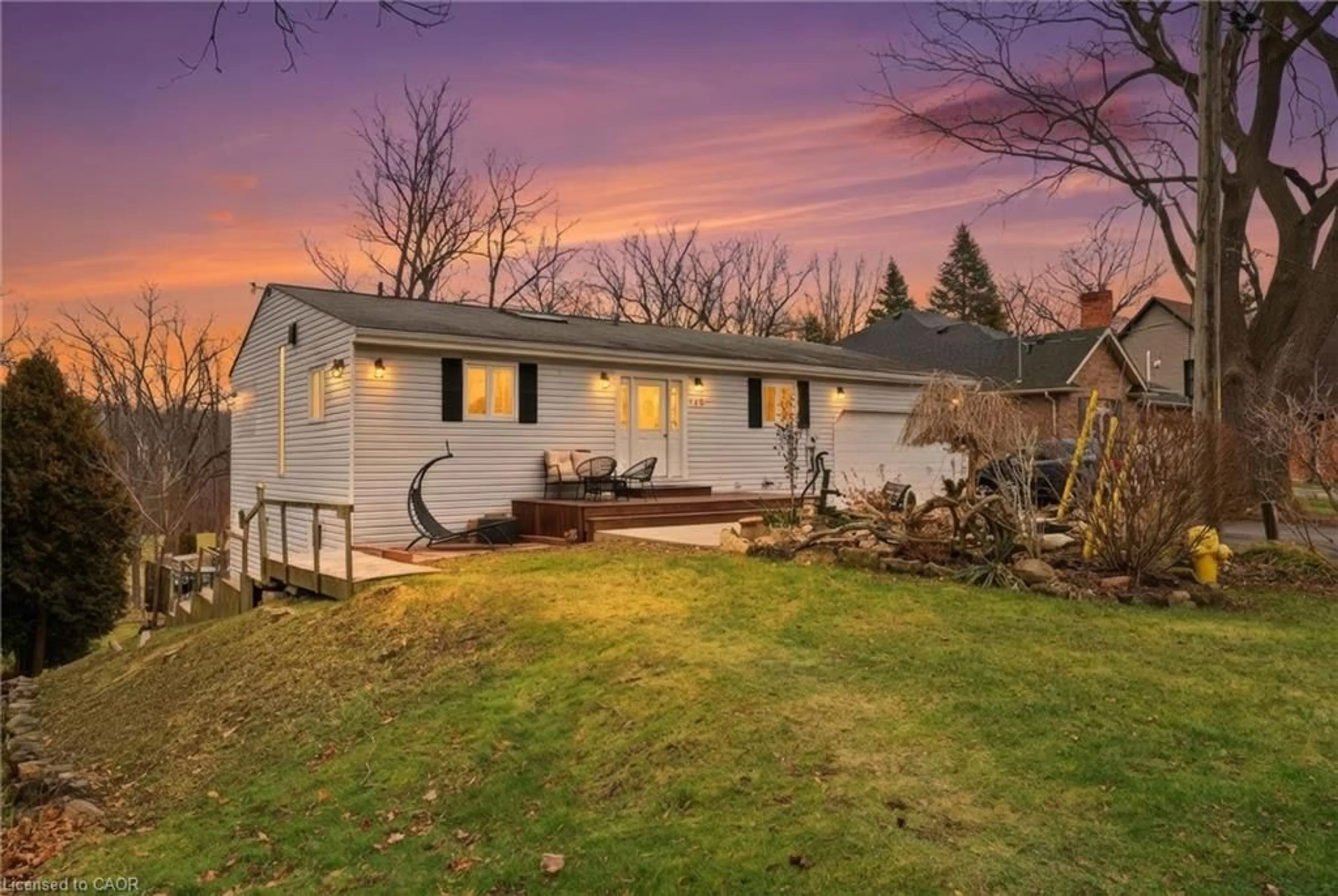 A pic from outside/outdoor area/front of a property/back of a property/a pic from drone, street for 430 Winniett St, Caledonia Ontario N3W 1E4