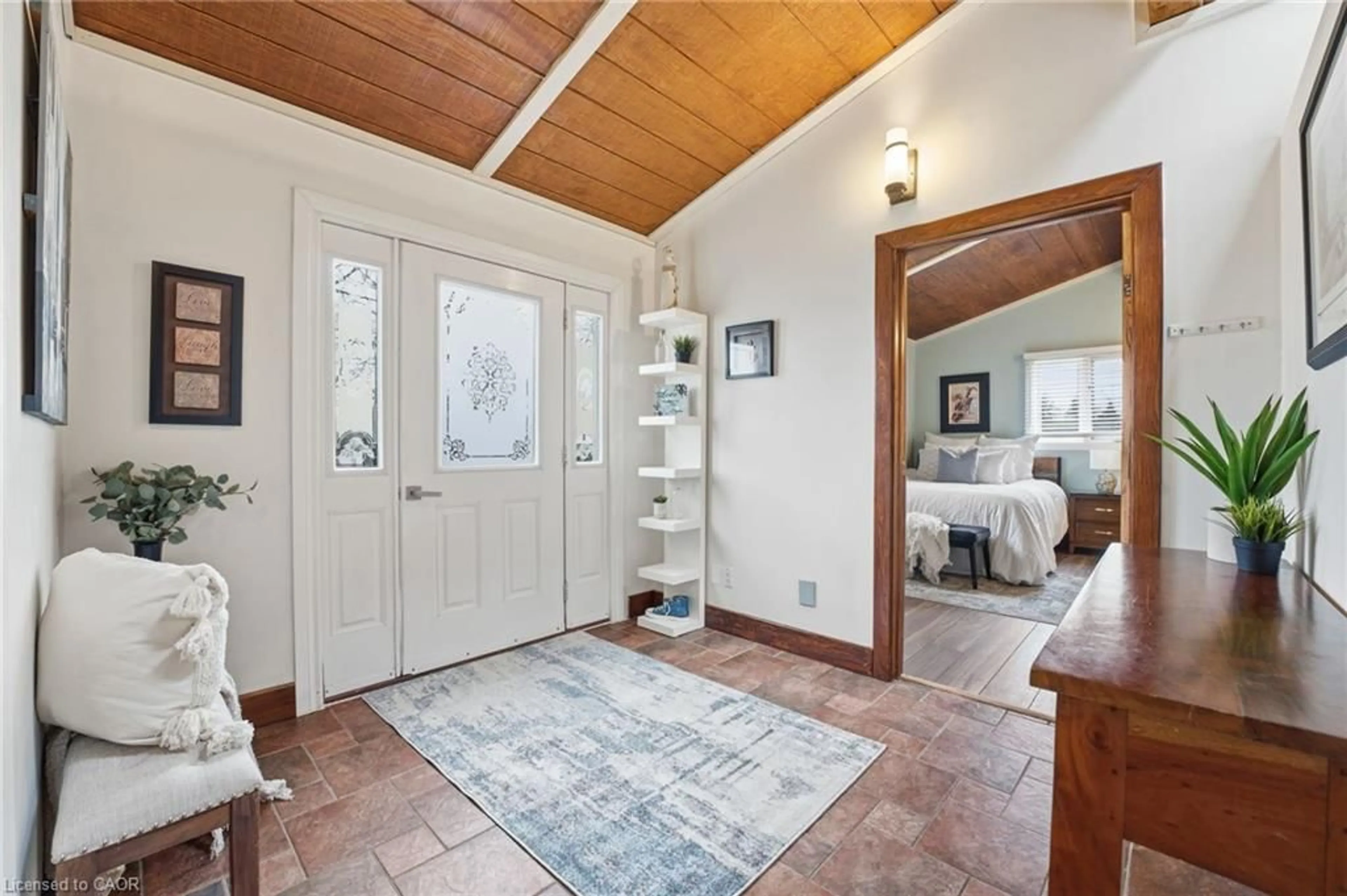Indoor entryway for 430 Winniett St, Caledonia Ontario N3W 1E4