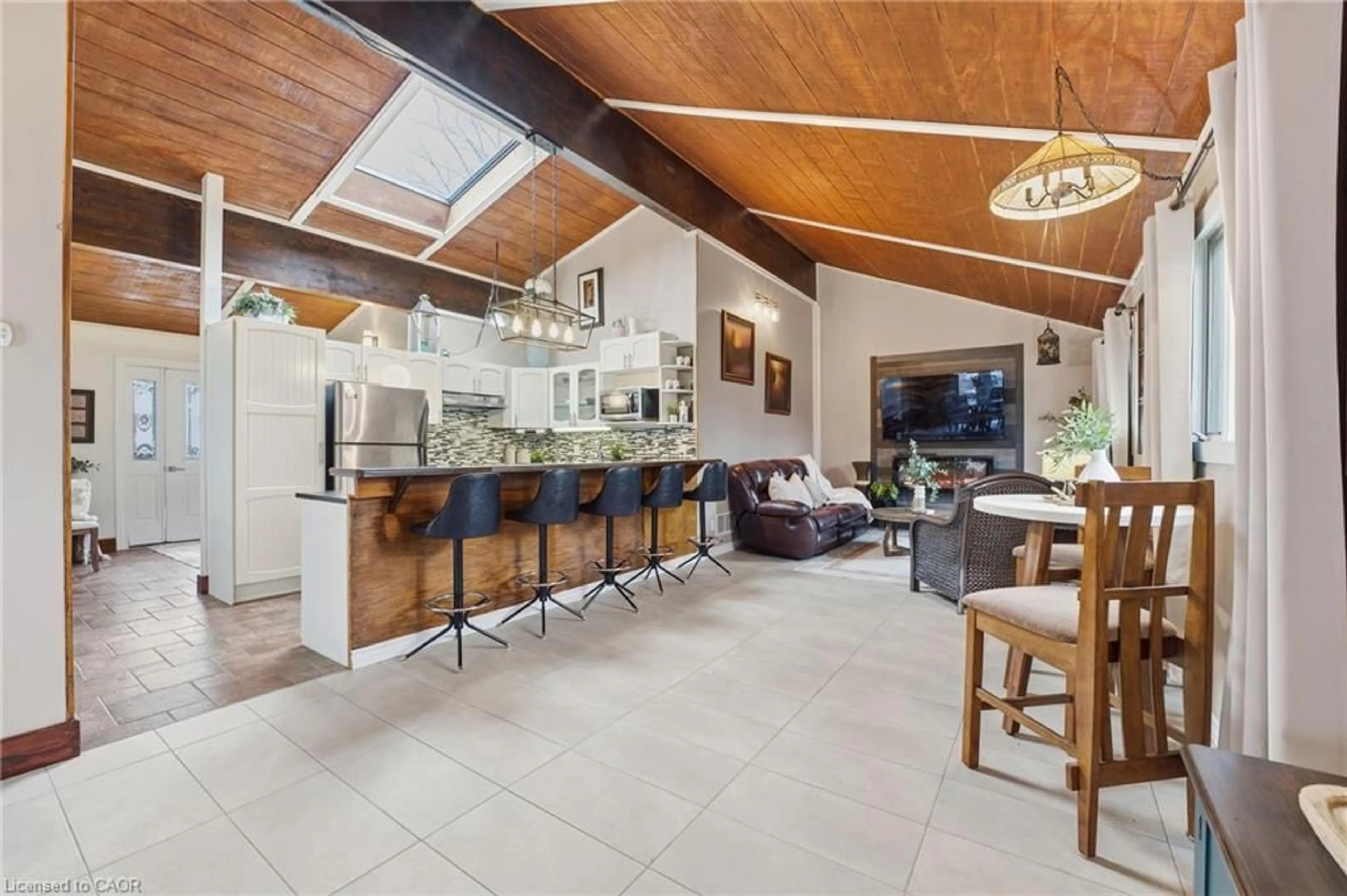 Open concept kitchen, ceramic/tile floor for 430 Winniett St, Caledonia Ontario N3W 1E4