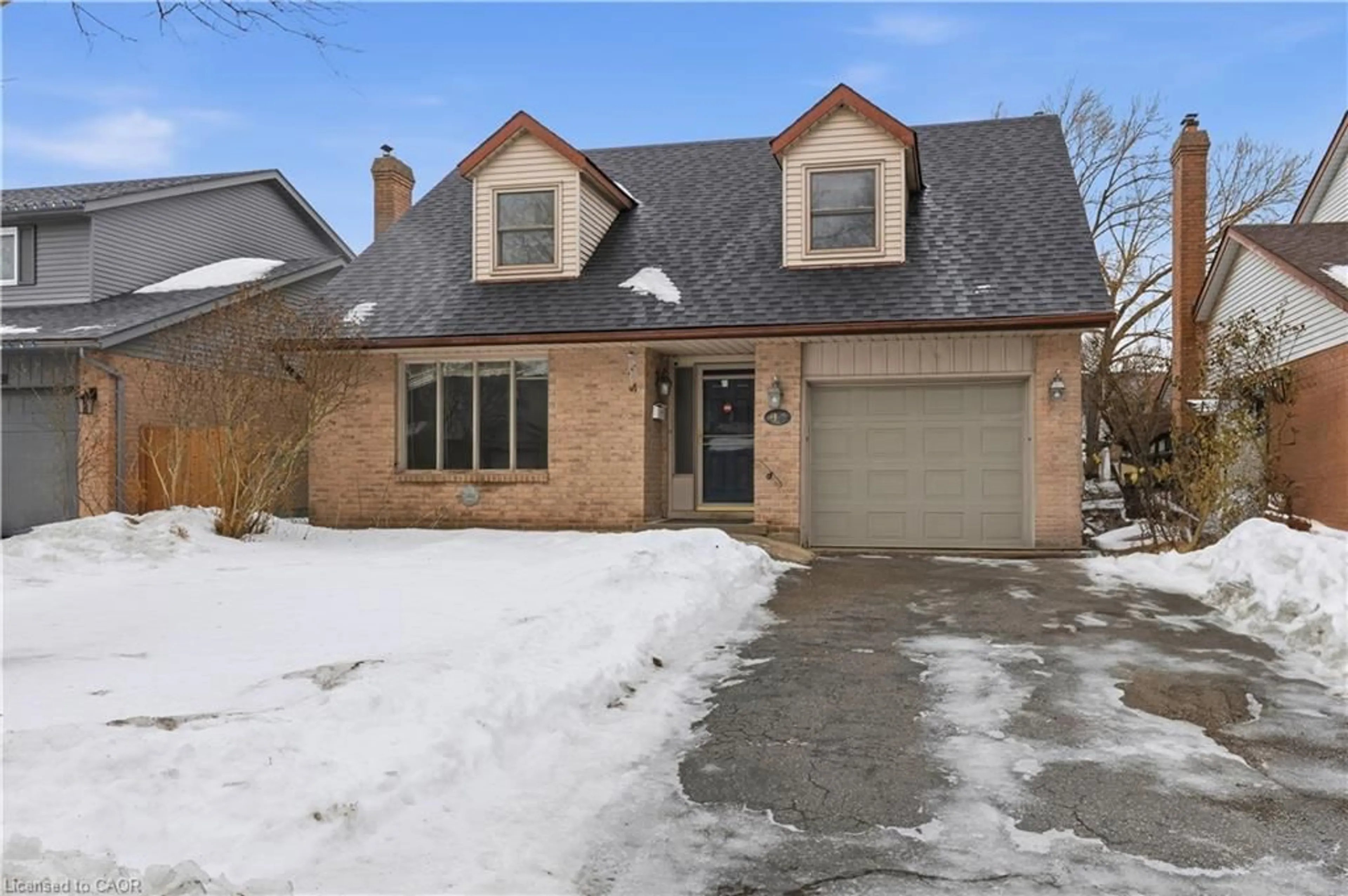 Home with brick exterior material, street for 95 Scenic Wood Cres, Kitchener Ontario N2A 3N2