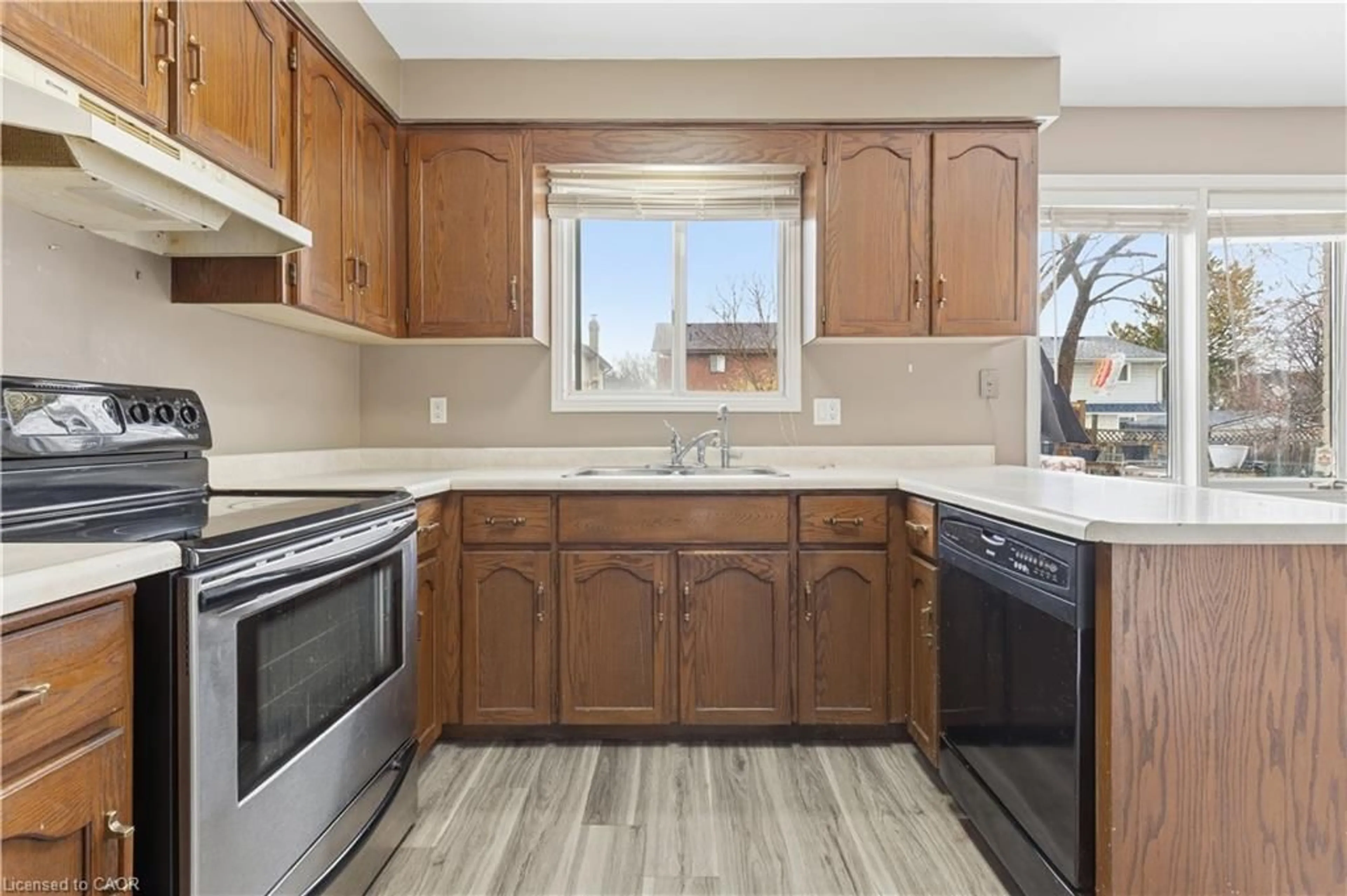 Standard kitchen, unknown for 95 Scenic Wood Cres, Kitchener Ontario N2A 3N2