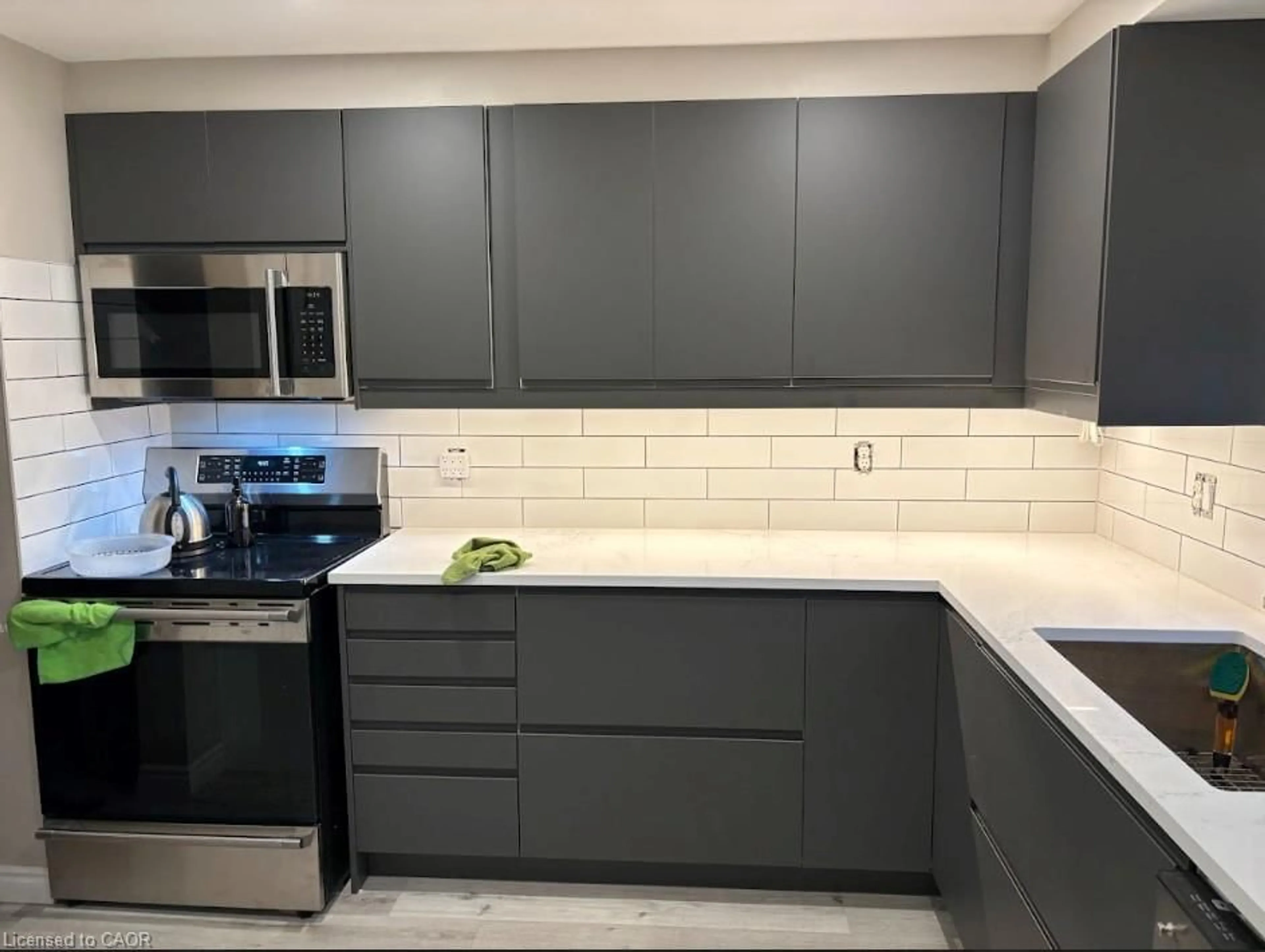 Standard kitchen, ceramic/tile floor for 215 Glamis Rd #39, Cambridge Ontario N1R 6V8