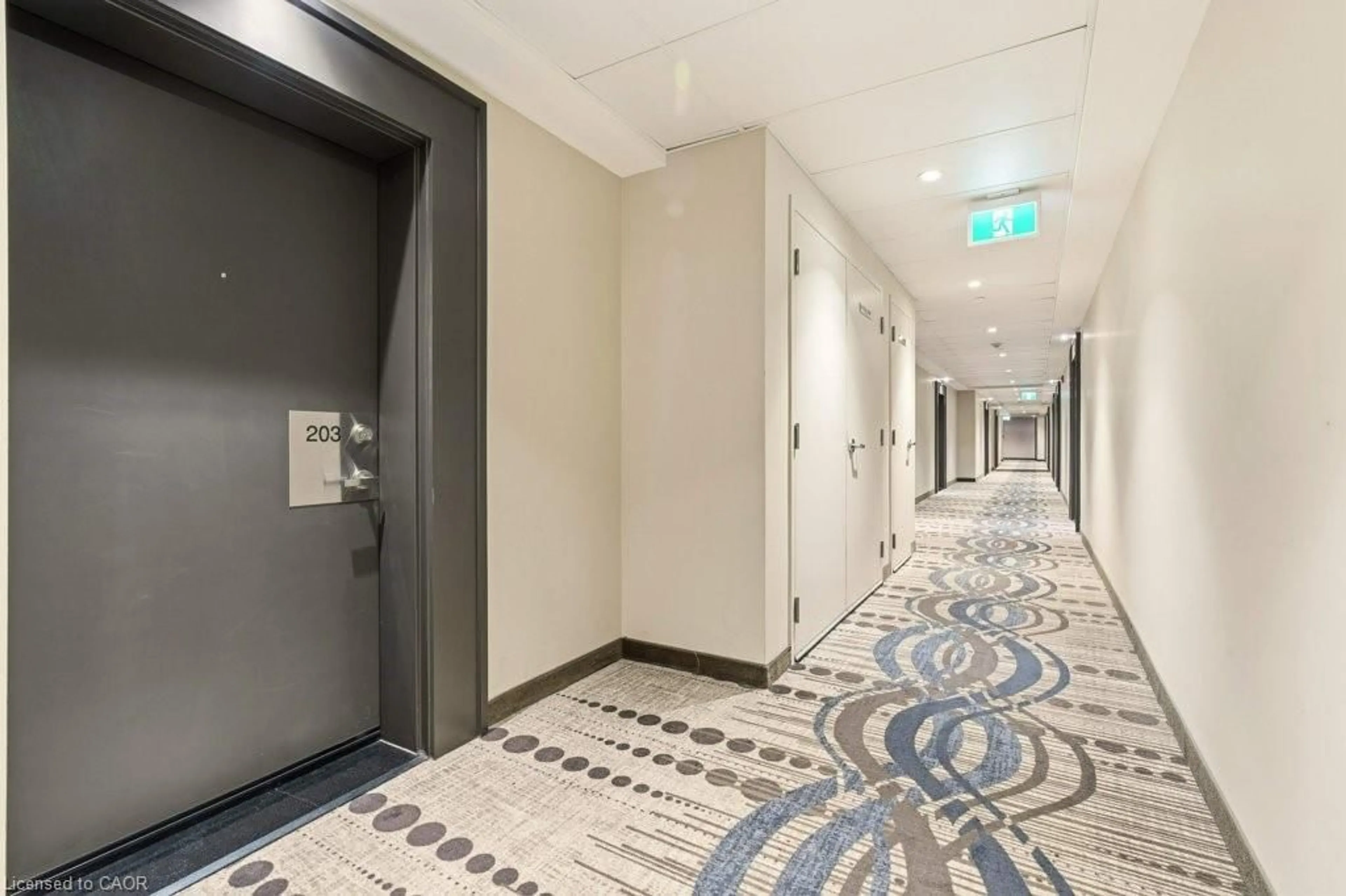 Indoor foyer for 4040 Upper Middle Rd #203, Burlington Ontario L7M 0H2