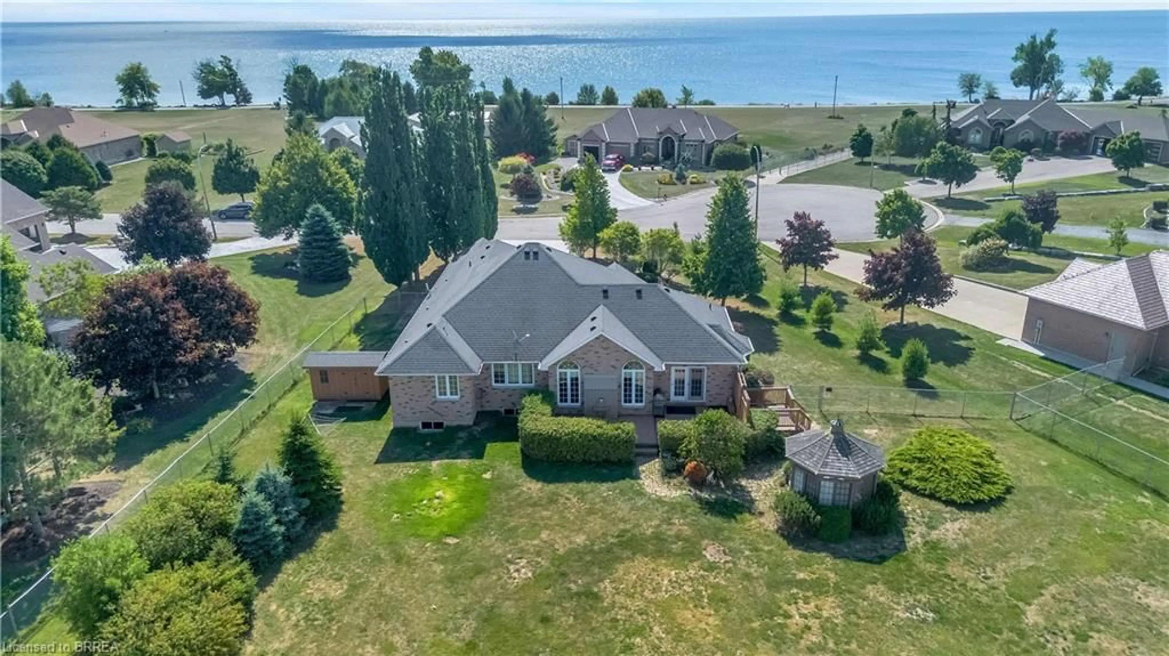 A pic from outside/outdoor area/front of a property/back of a property/a pic from drone, water/lake/river/ocean view for 16 Featherstone Ave, Selkirk Ontario N0A 1P0