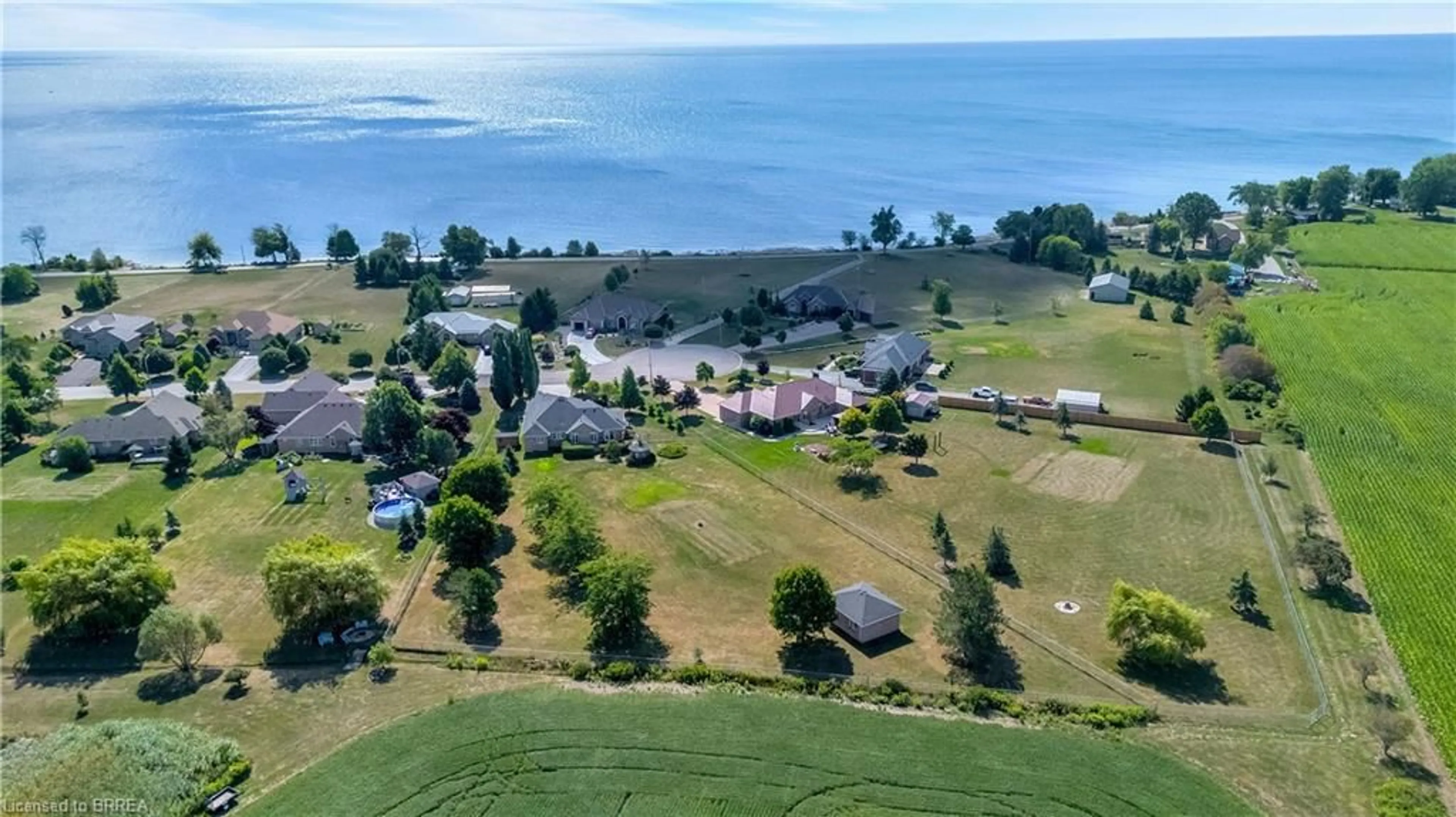 A pic from outside/outdoor area/front of a property/back of a property/a pic from drone, water/lake/river/ocean view for 16 Featherstone Ave, Selkirk Ontario N0A 1P0