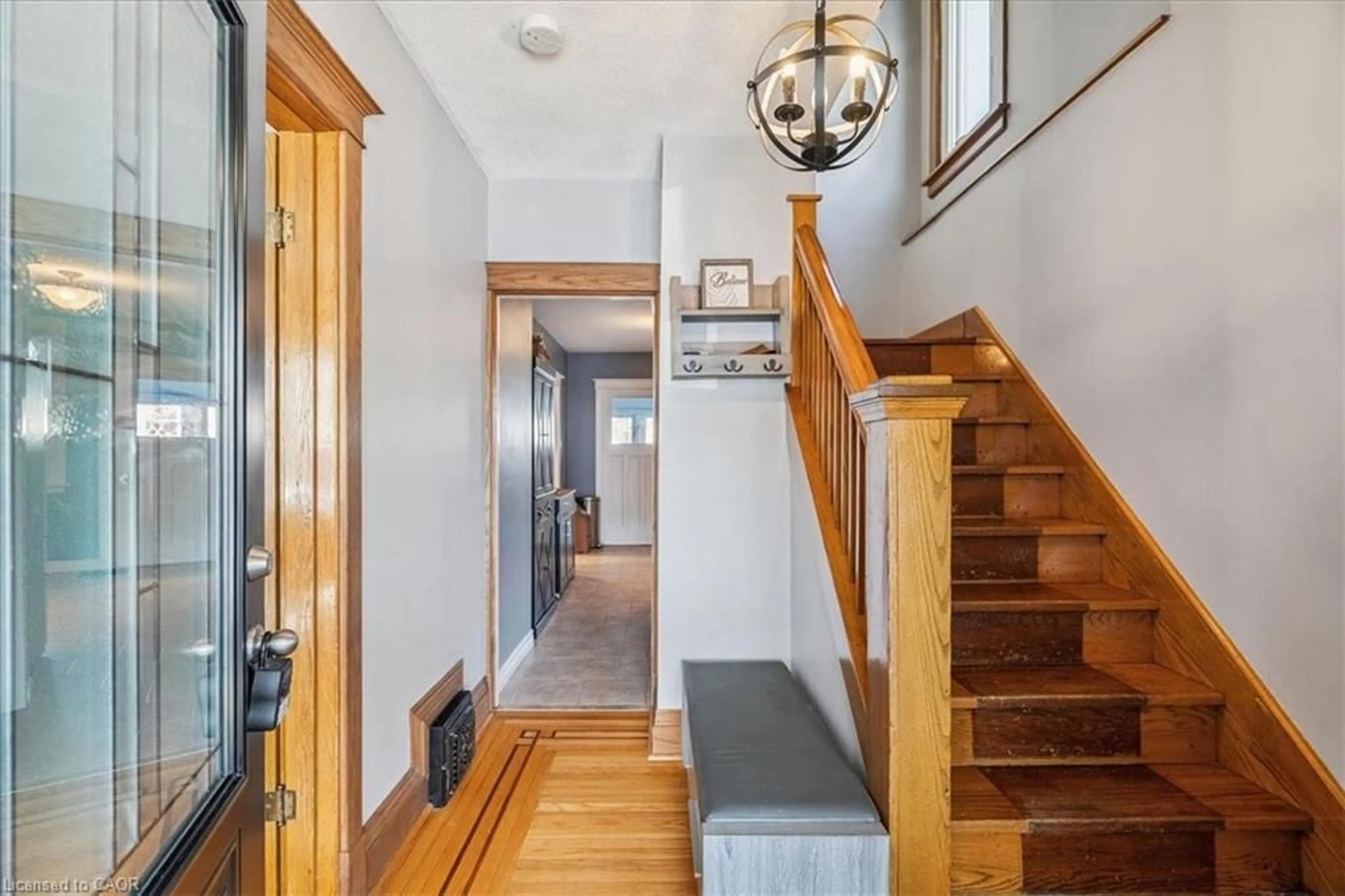 Indoor entryway for 202 London St, Hamilton Ontario L8K 2G9