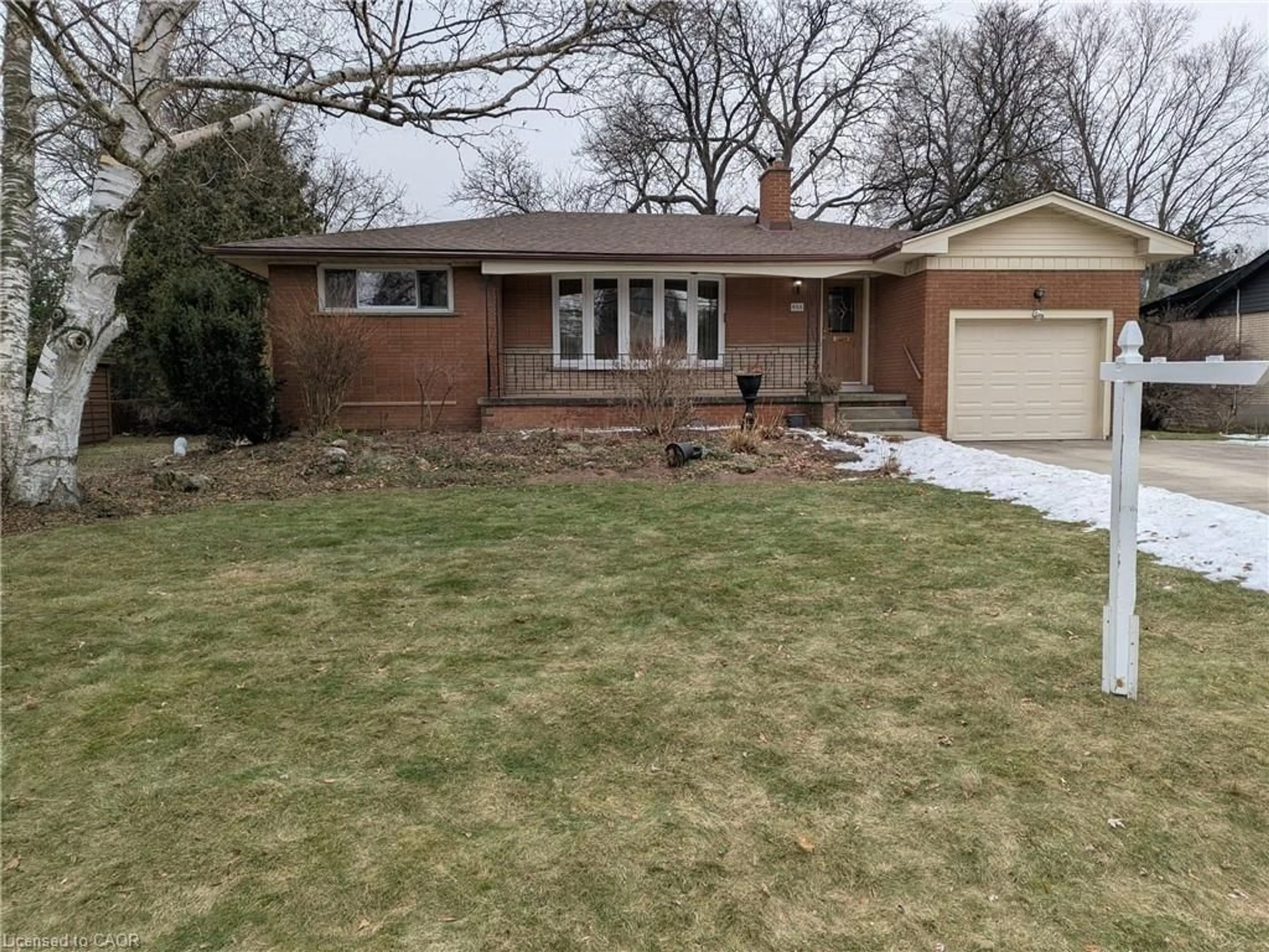 Home with brick exterior material, street for 654 Hiawatha Blvd, Ancaster Ontario L9G 3A5