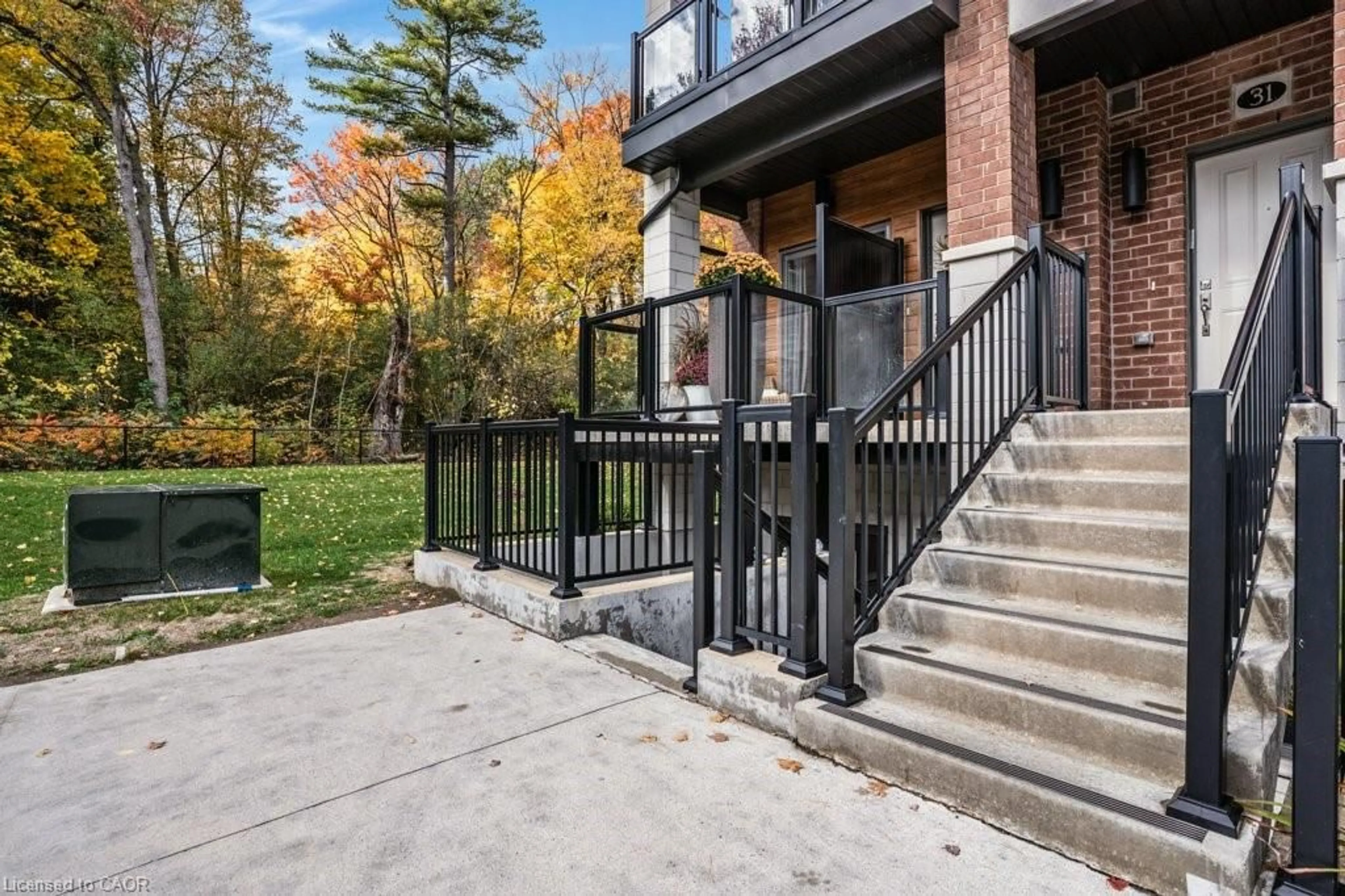 Patio, street for 25 Isherwood Ave #32, Cambridge Ontario N1R 0E2