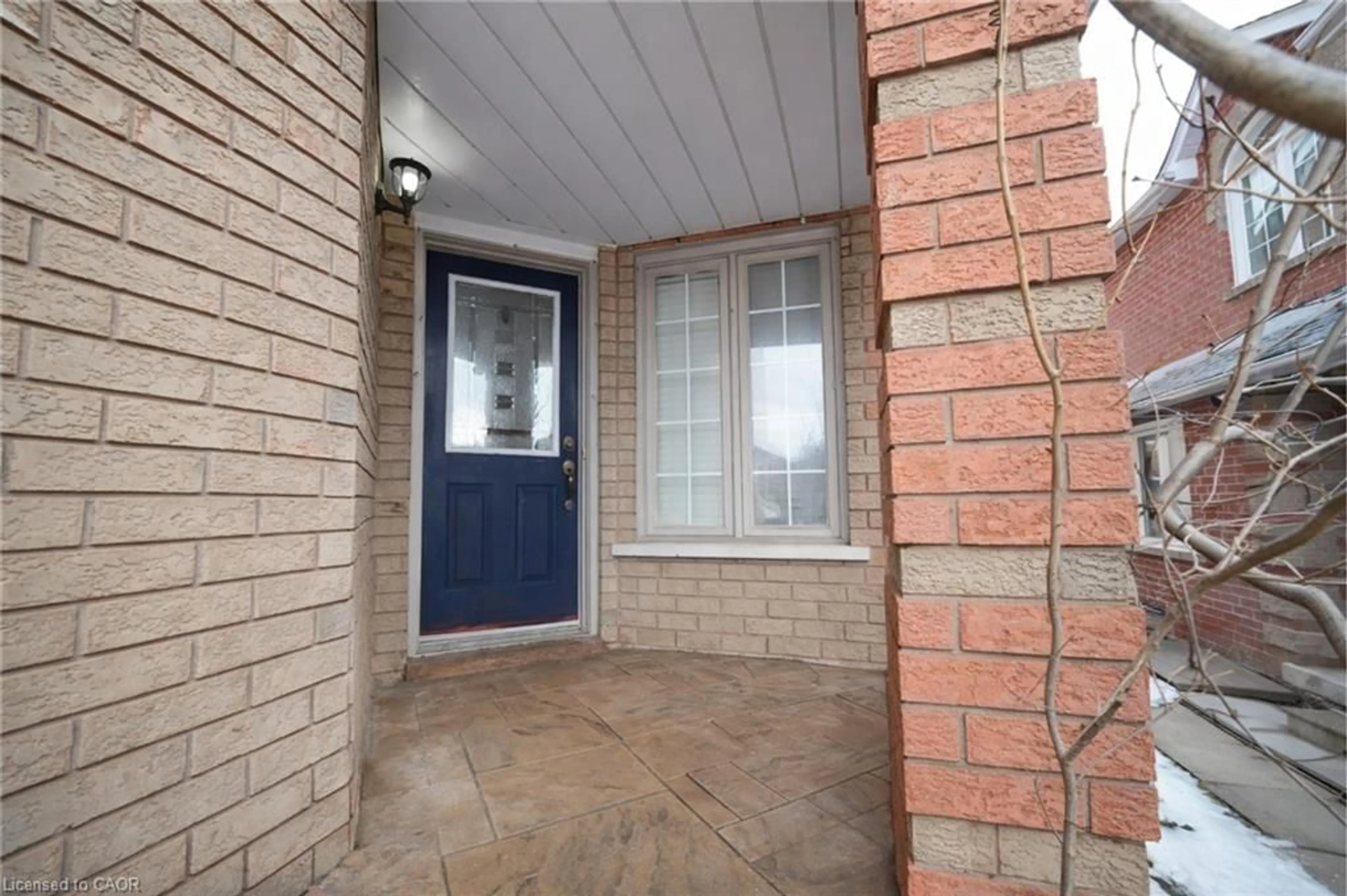 Indoor entryway for 42 Ripley Cres, Brampton Ontario L6Y 5C4