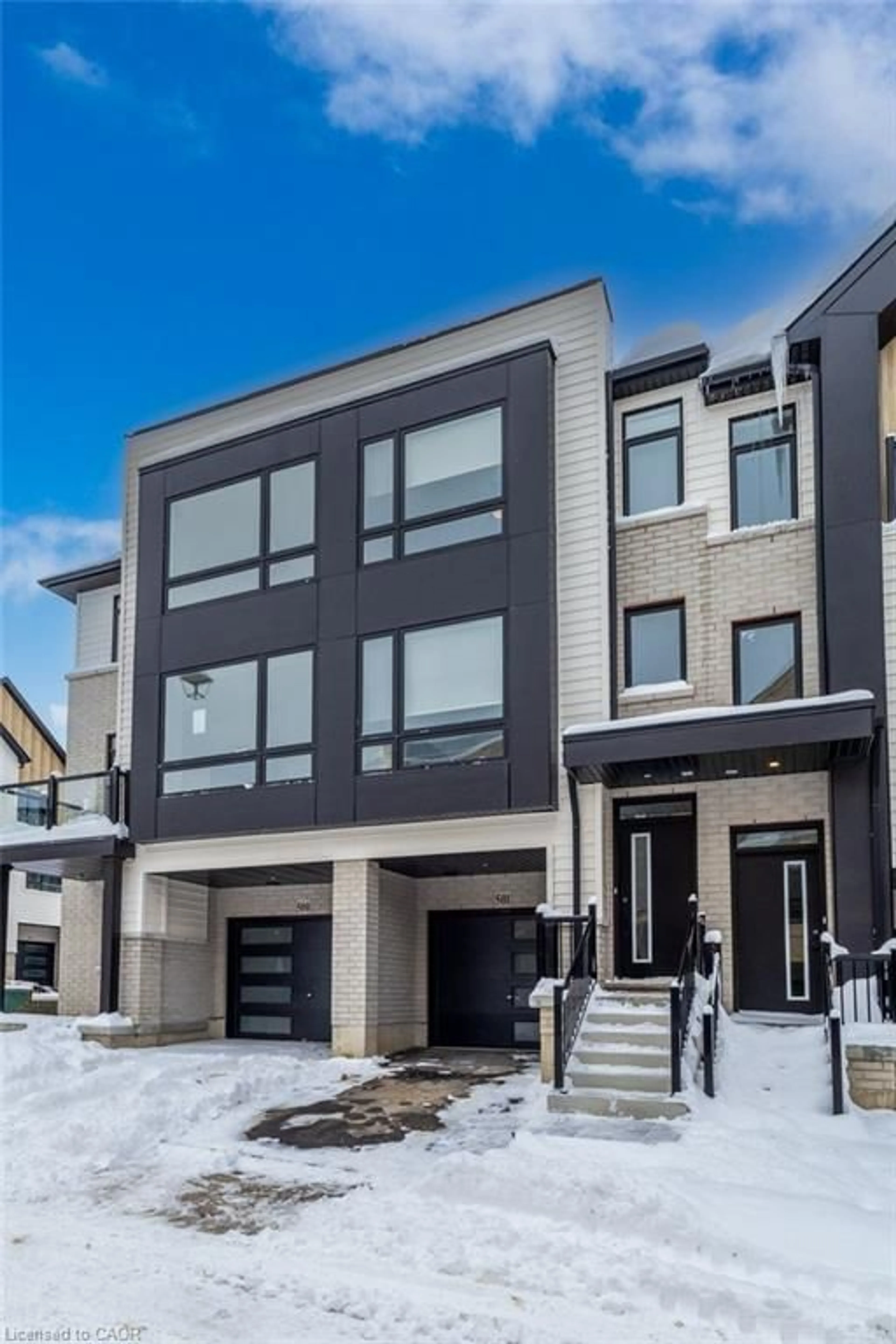 Home with brick exterior material, street for 4040 Mountain St #501, Grimsby Ontario L3J 2J6