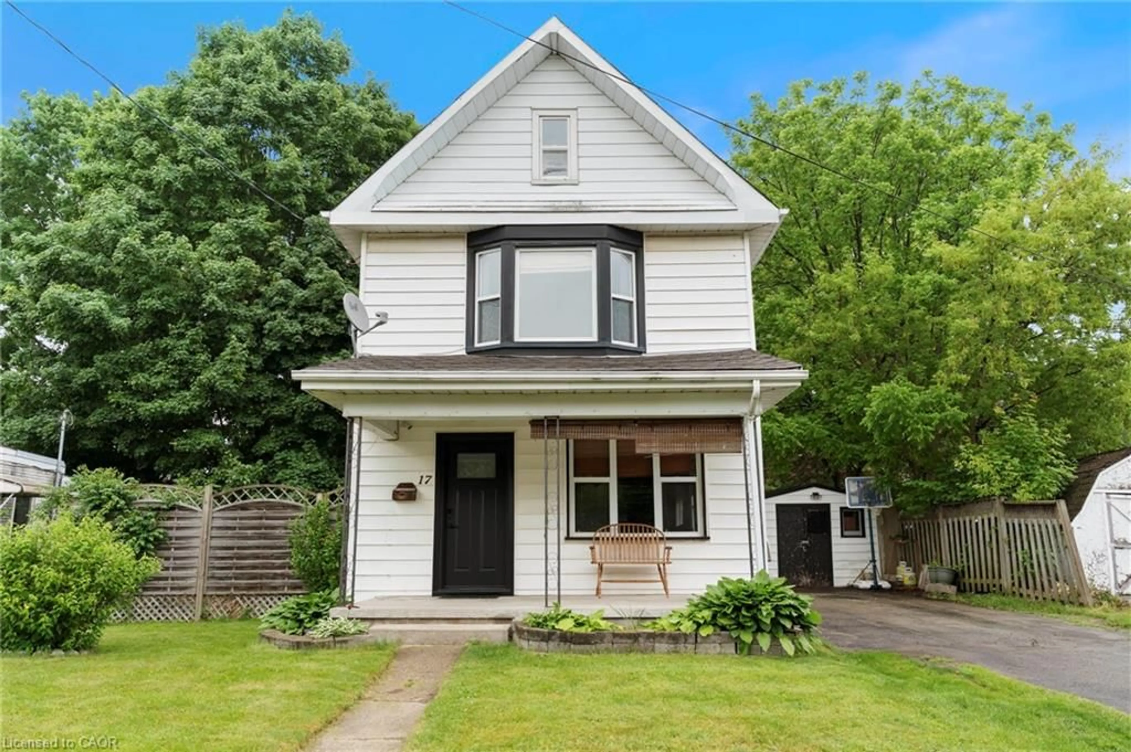 Home with vinyl exterior material, street for 17 Bertha St, Simcoe Ontario N3Y 3M6