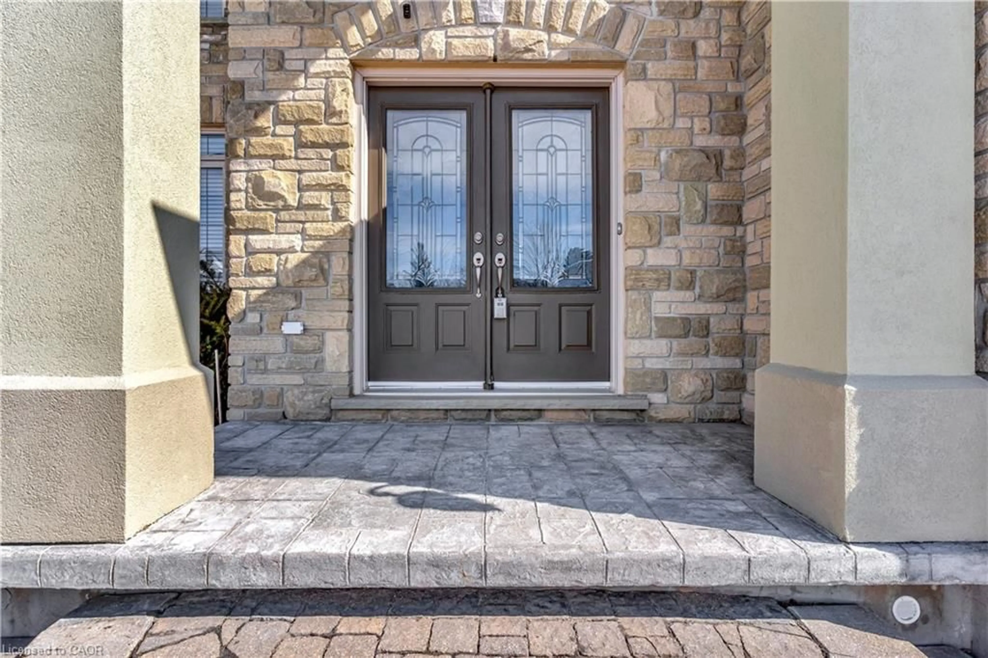 Indoor entryway for 510 Forest Gate Cres, Waterloo Ontario N2V 2X2