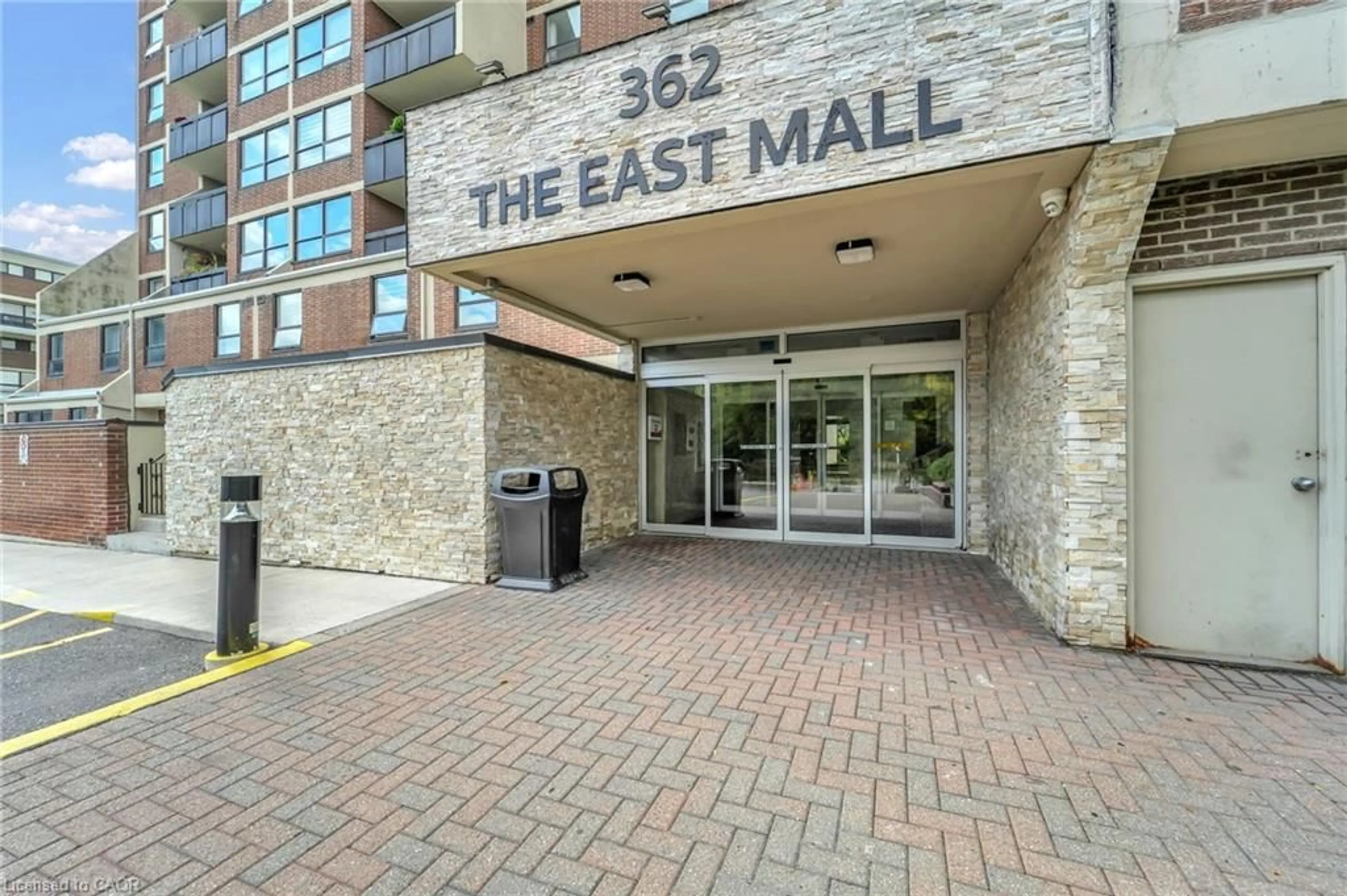 Indoor foyer for 362 The East Mall #806, Etobicoke Ontario M9B 6C4