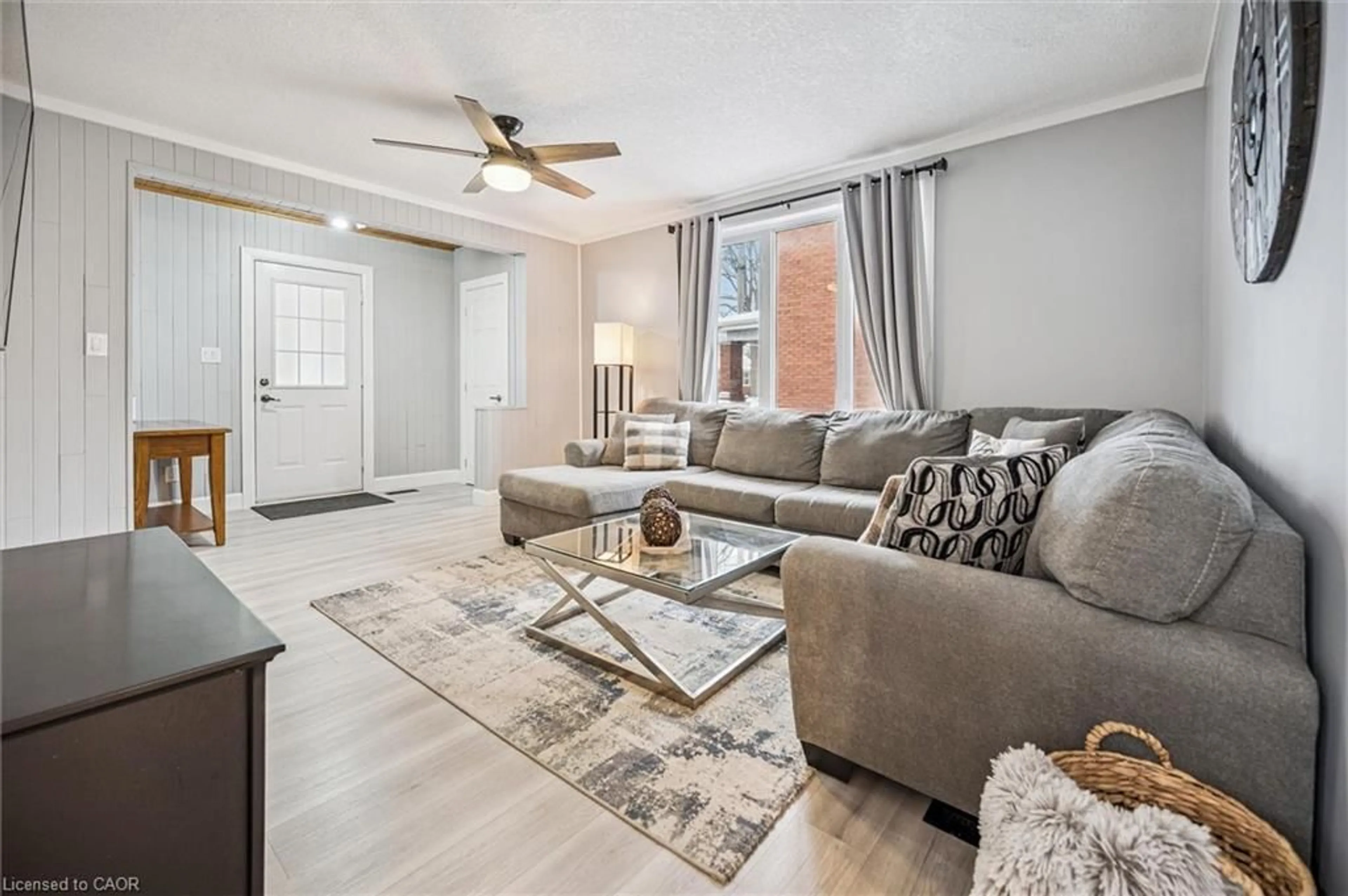 Living room with furniture, unknown for 1326 Queenston Rd, Cambridge Ontario N3H 3L4