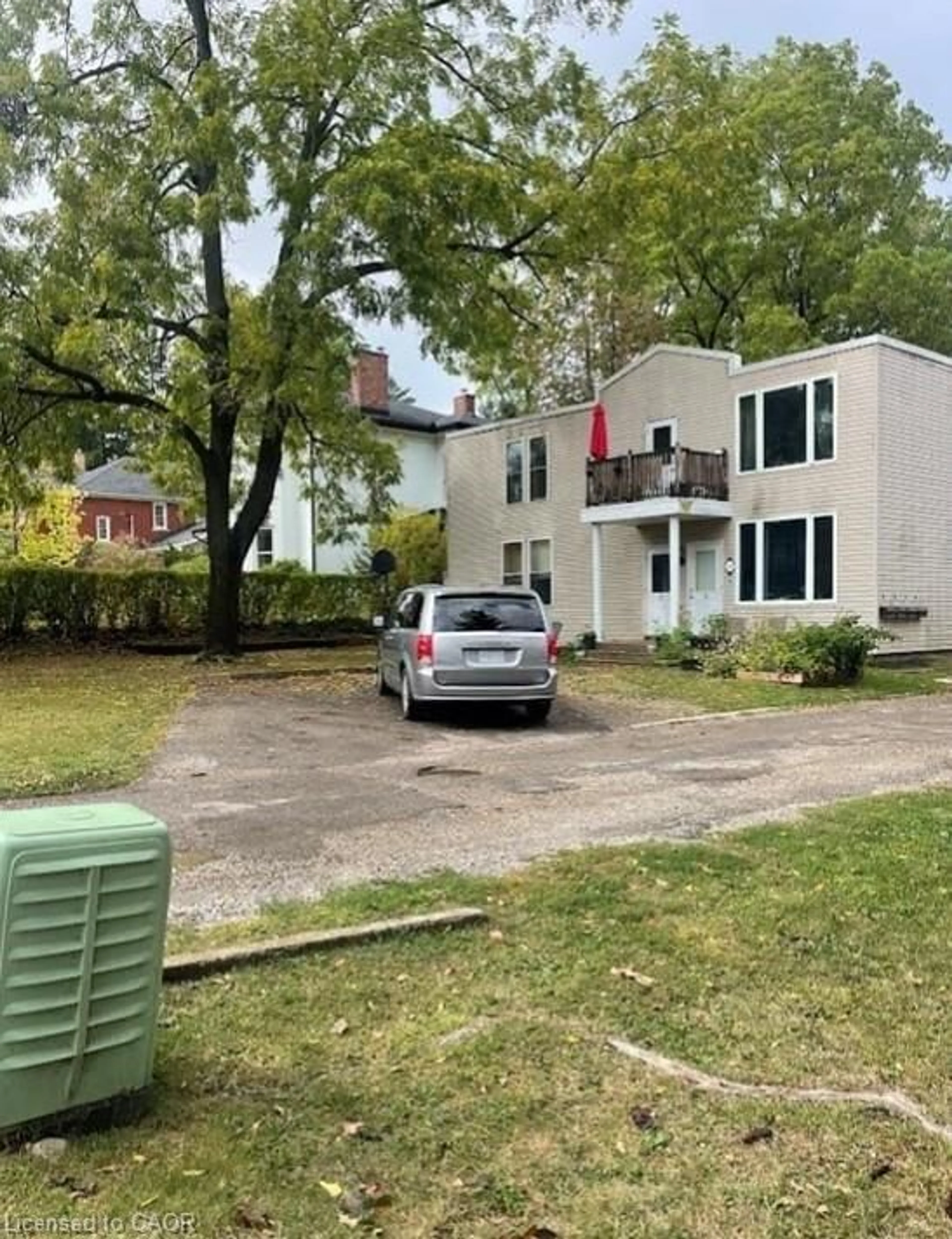 A pic from outside/outdoor area/front of a property/back of a property/a pic from drone, street for 74 William St, Waterloo Ontario N2L 1J7