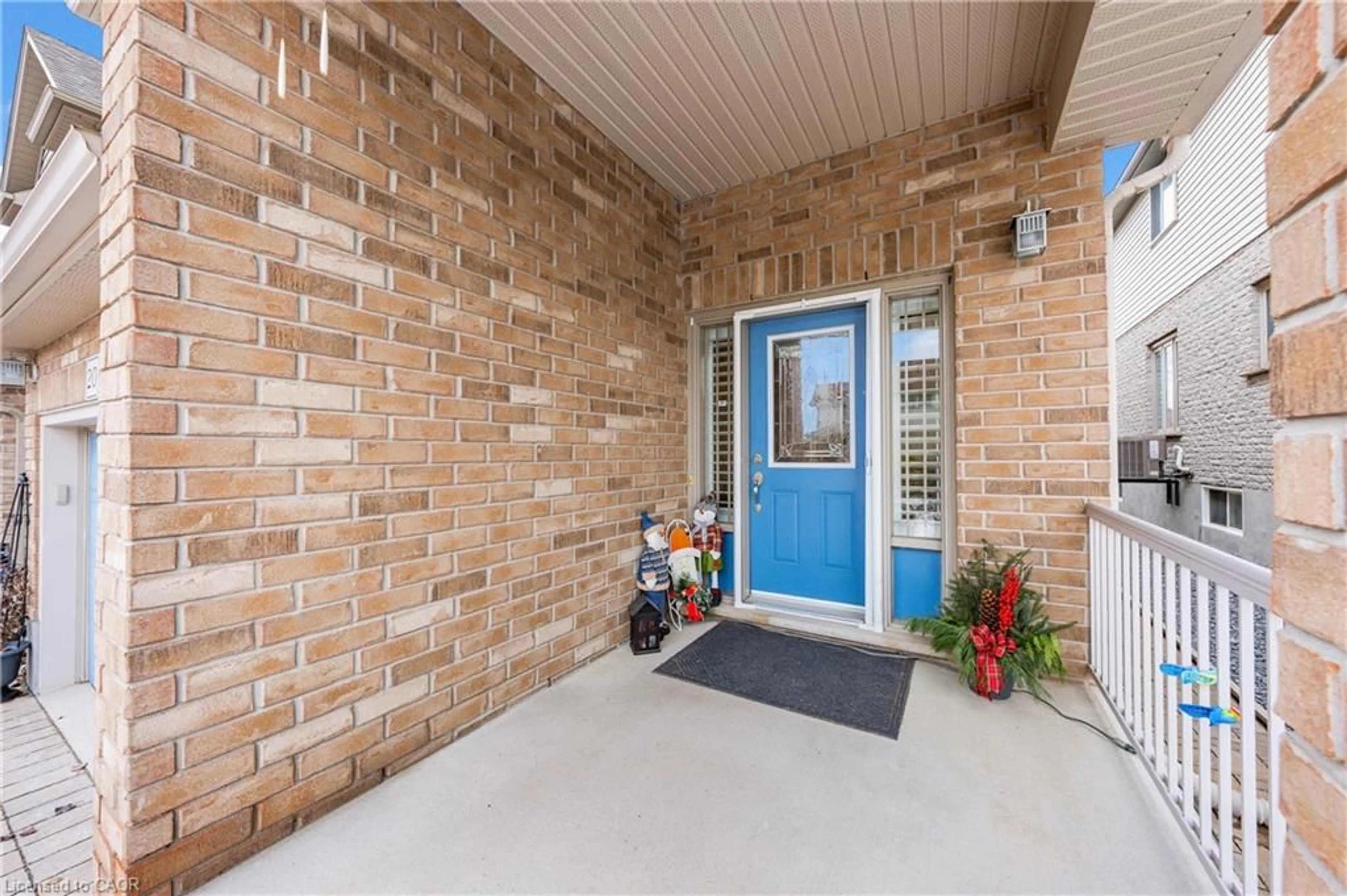 Indoor entryway for 20 Hinrichs Cres, Cambridge Ontario N1T 0A8