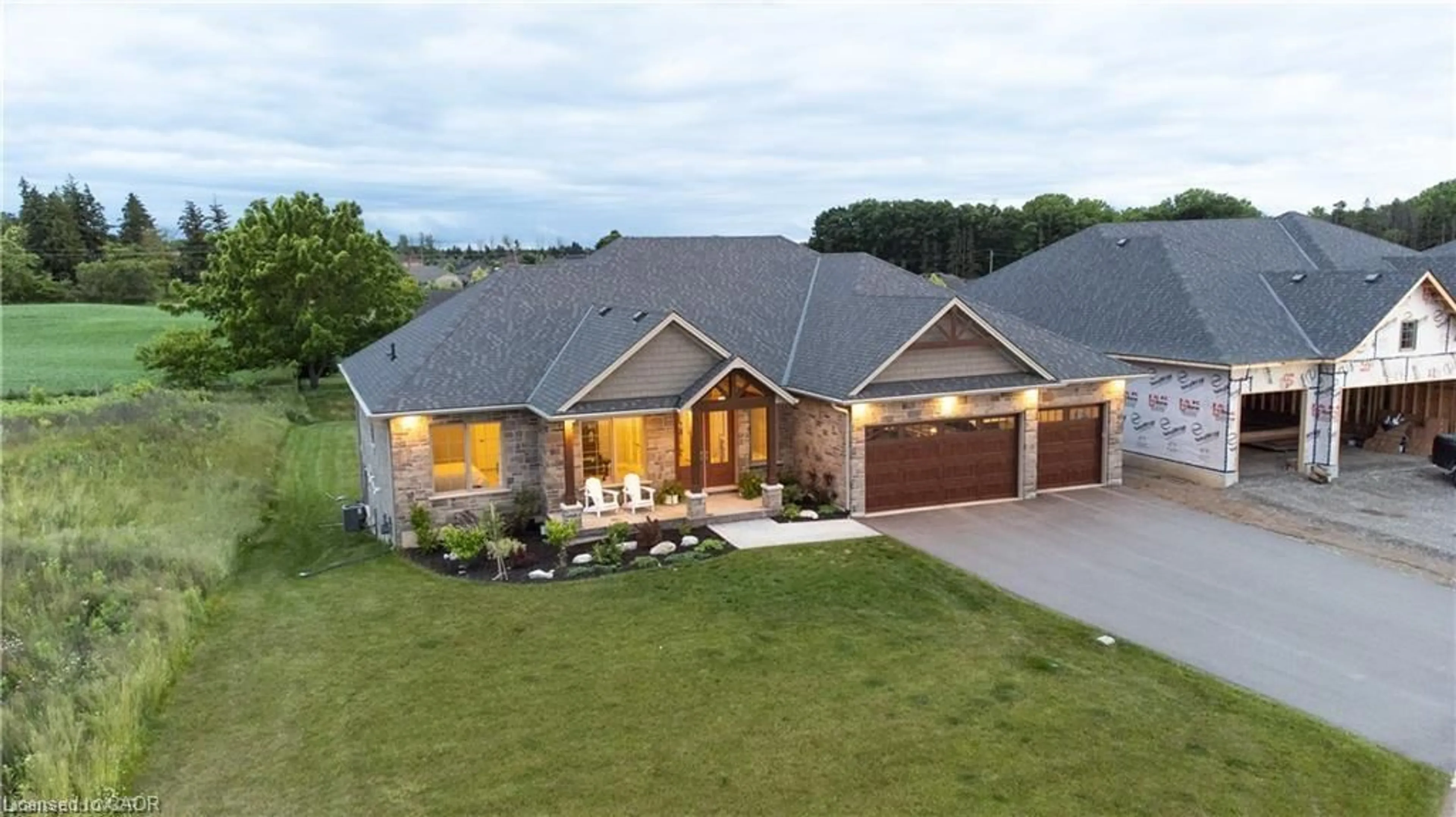 A pic from outside/outdoor area/front of a property/back of a property/a pic from drone, street for 21 Hudson Dr, Brantford Ontario N3T 0V6