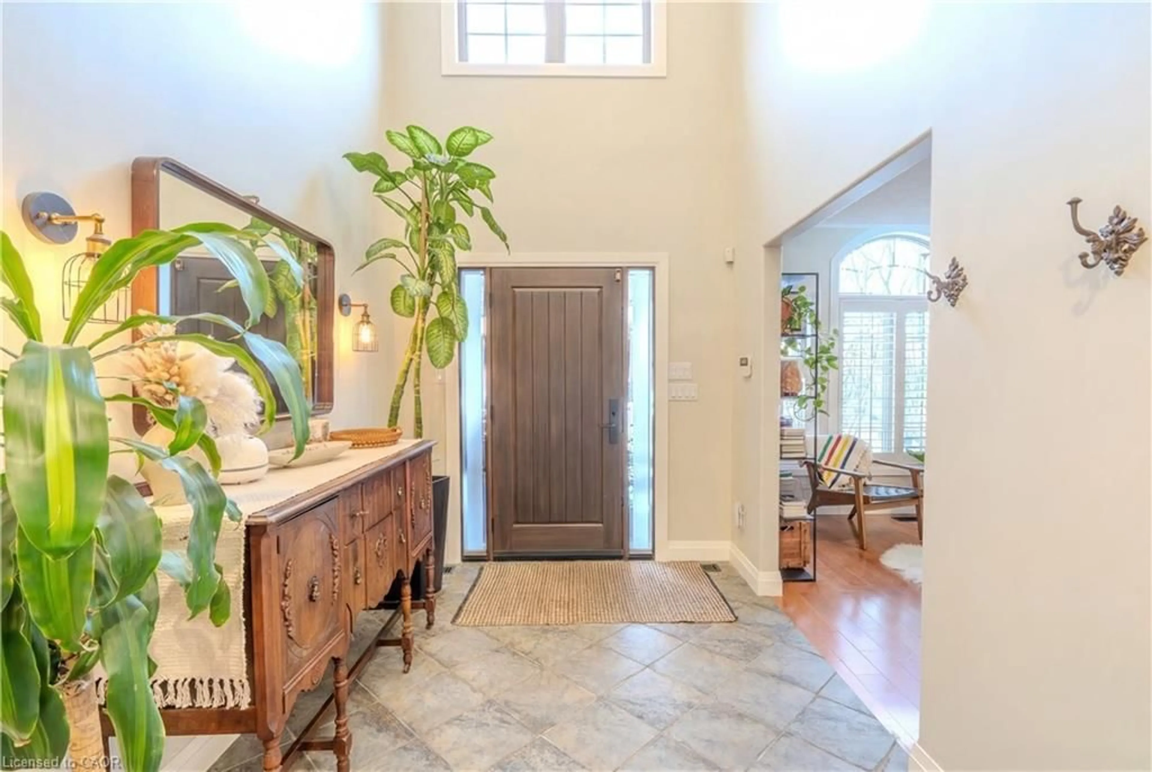 Indoor entryway for 17 Krieghoff Dr, Hamilton Ontario L9B 2L4