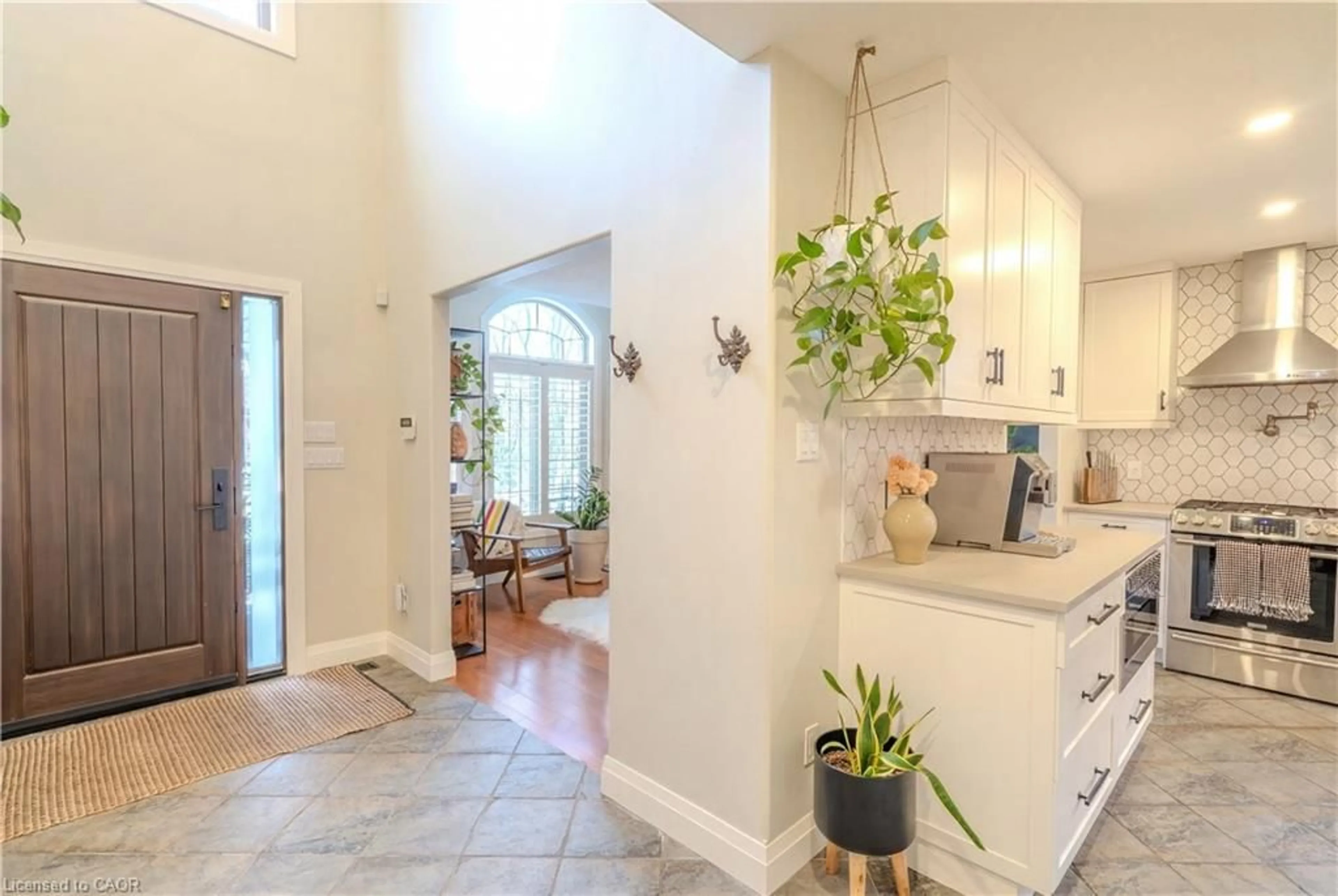 Indoor entryway for 17 Krieghoff Dr, Hamilton Ontario L9B 2L4