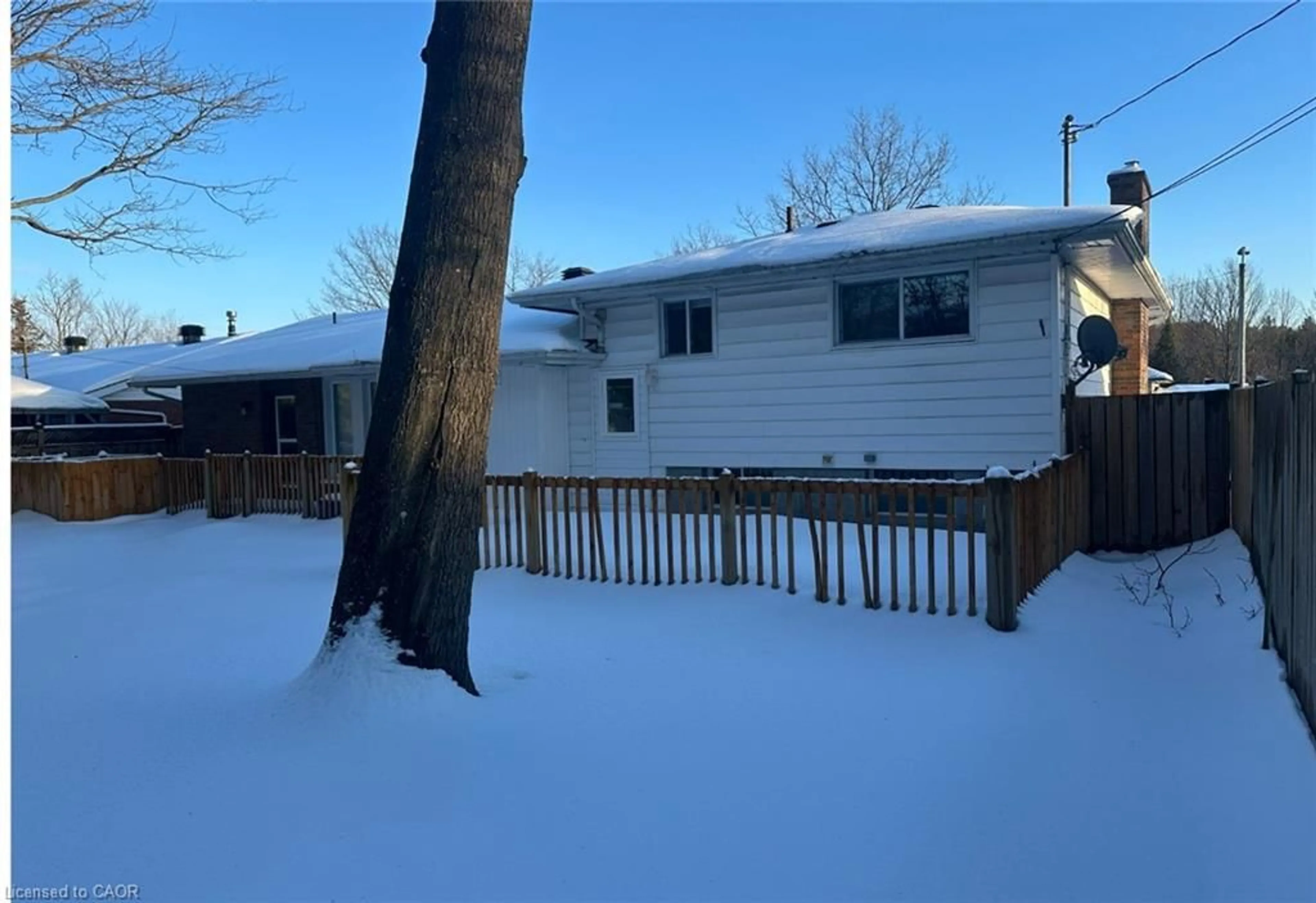 A pic from outside/outdoor area/front of a property/back of a property/a pic from drone, street for 372 Camelot Dr, North Bay Ontario P1A 3K7