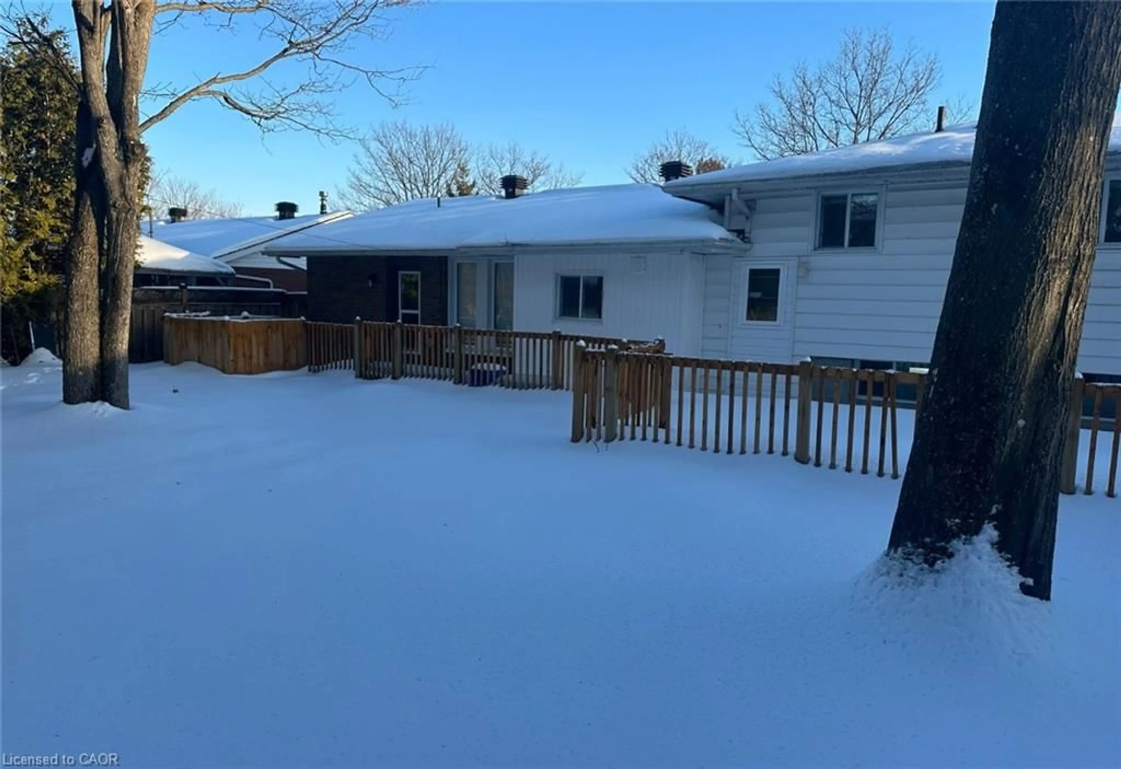 A pic from outside/outdoor area/front of a property/back of a property/a pic from drone, street for 372 Camelot Dr, North Bay Ontario P1A 3K7