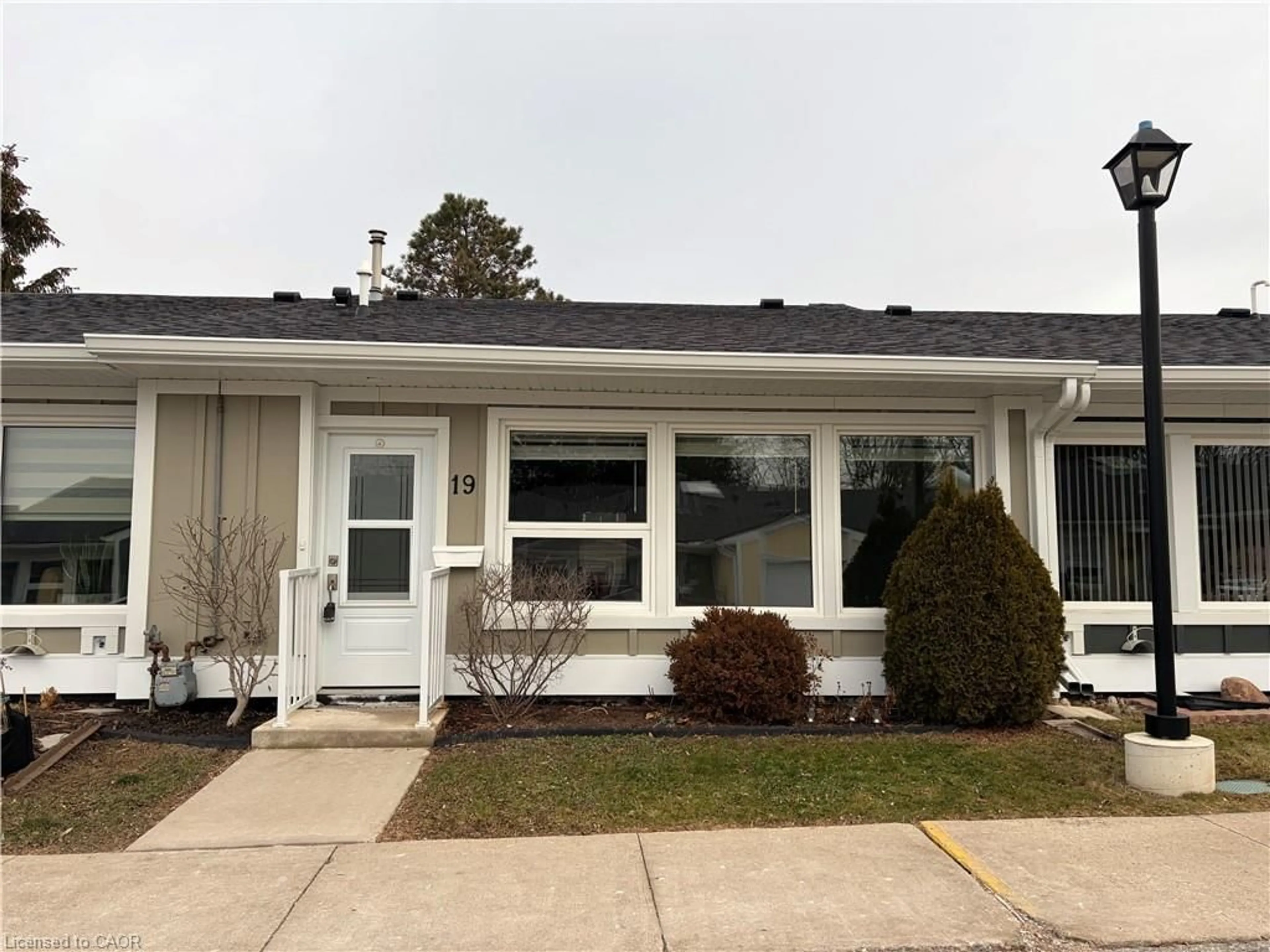 Home with vinyl exterior material, street for 19 Mckenna Crt, Hamilton Ontario L9B 1T8