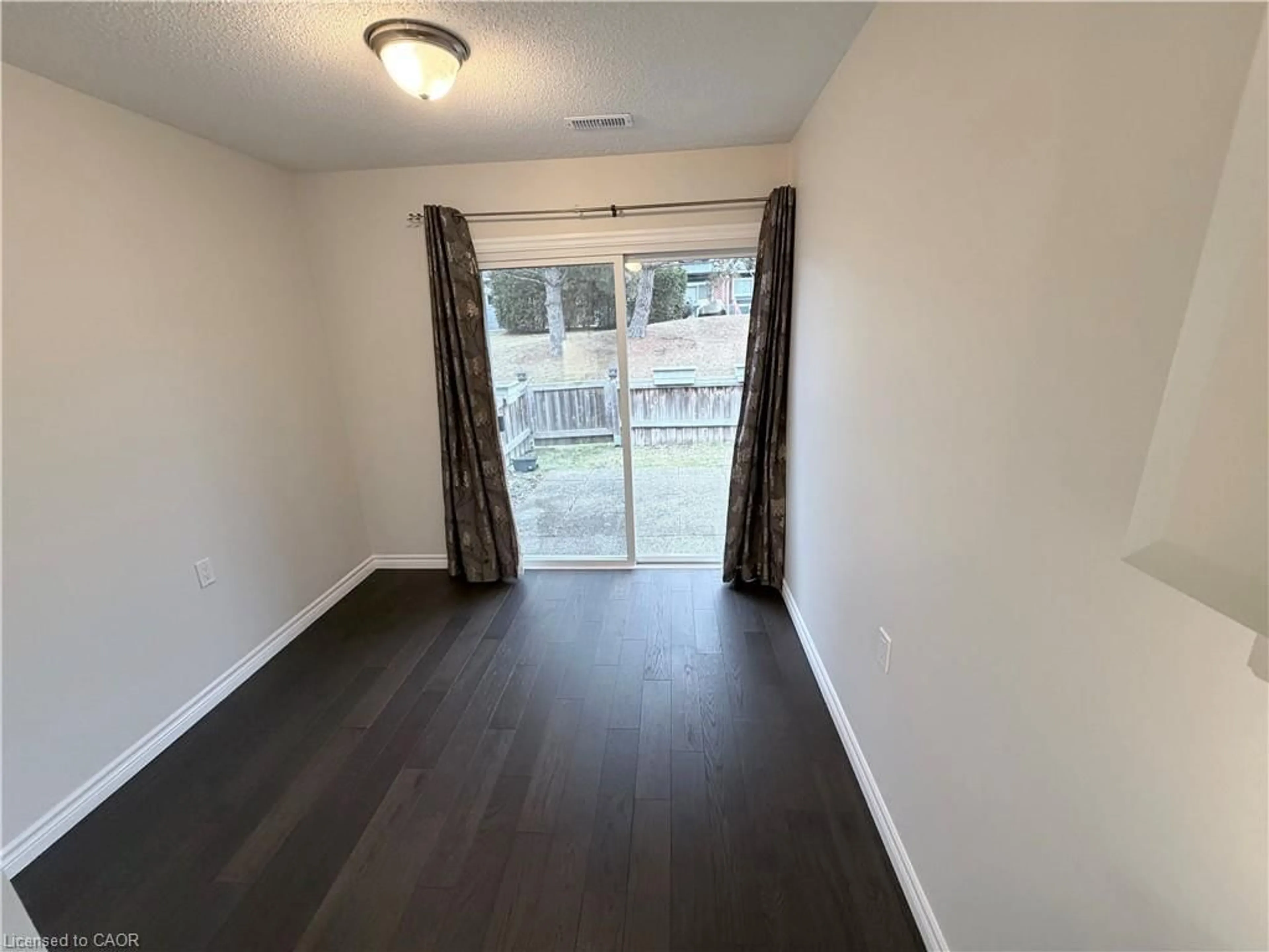 A pic of a room for 19 Mckenna Crt, Hamilton Ontario L9B 1T8