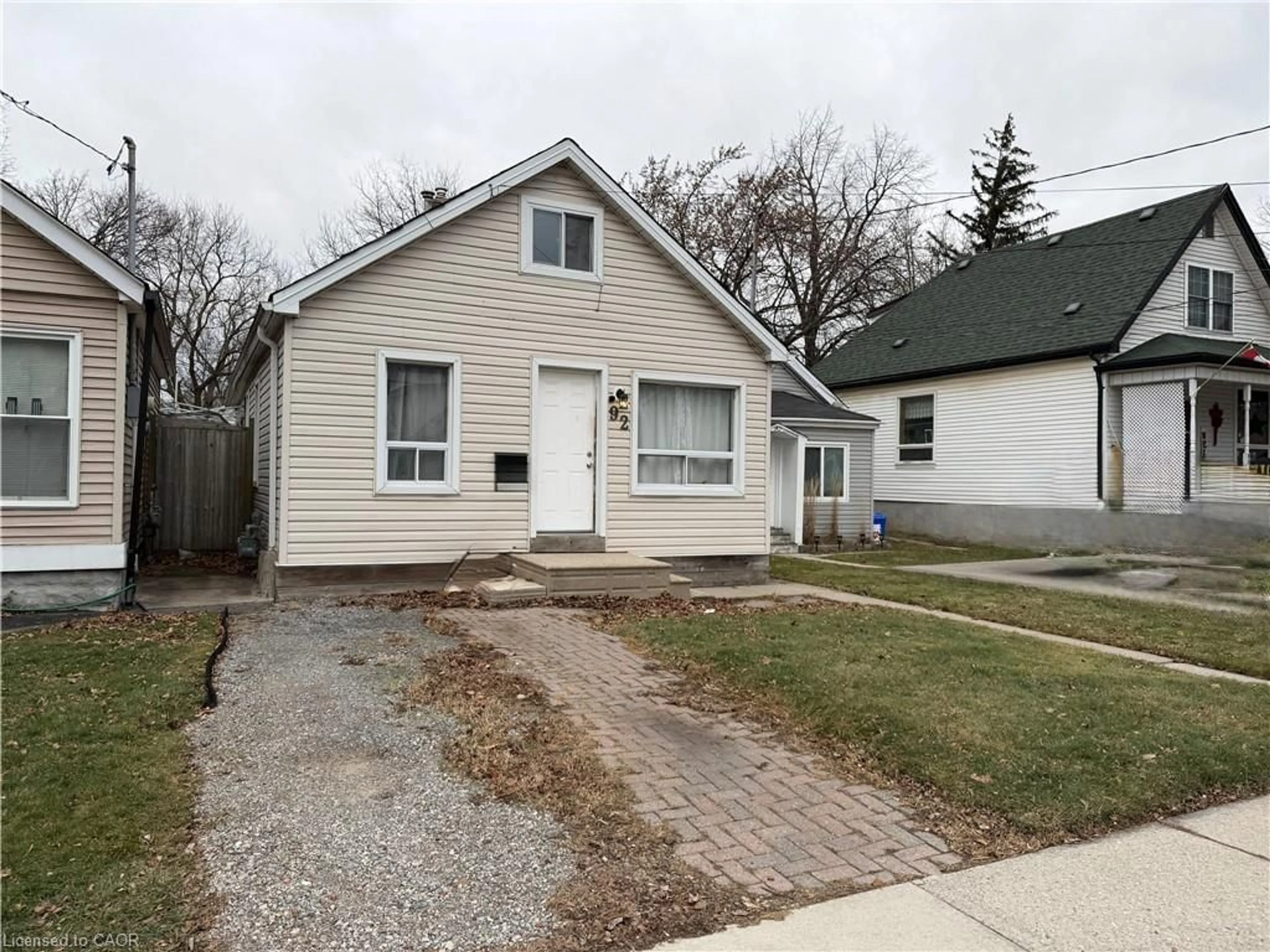 A pic from outside/outdoor area/front of a property/back of a property/a pic from drone, street for 92 East 24th St, Hamilton Ontario L8V 2Y1