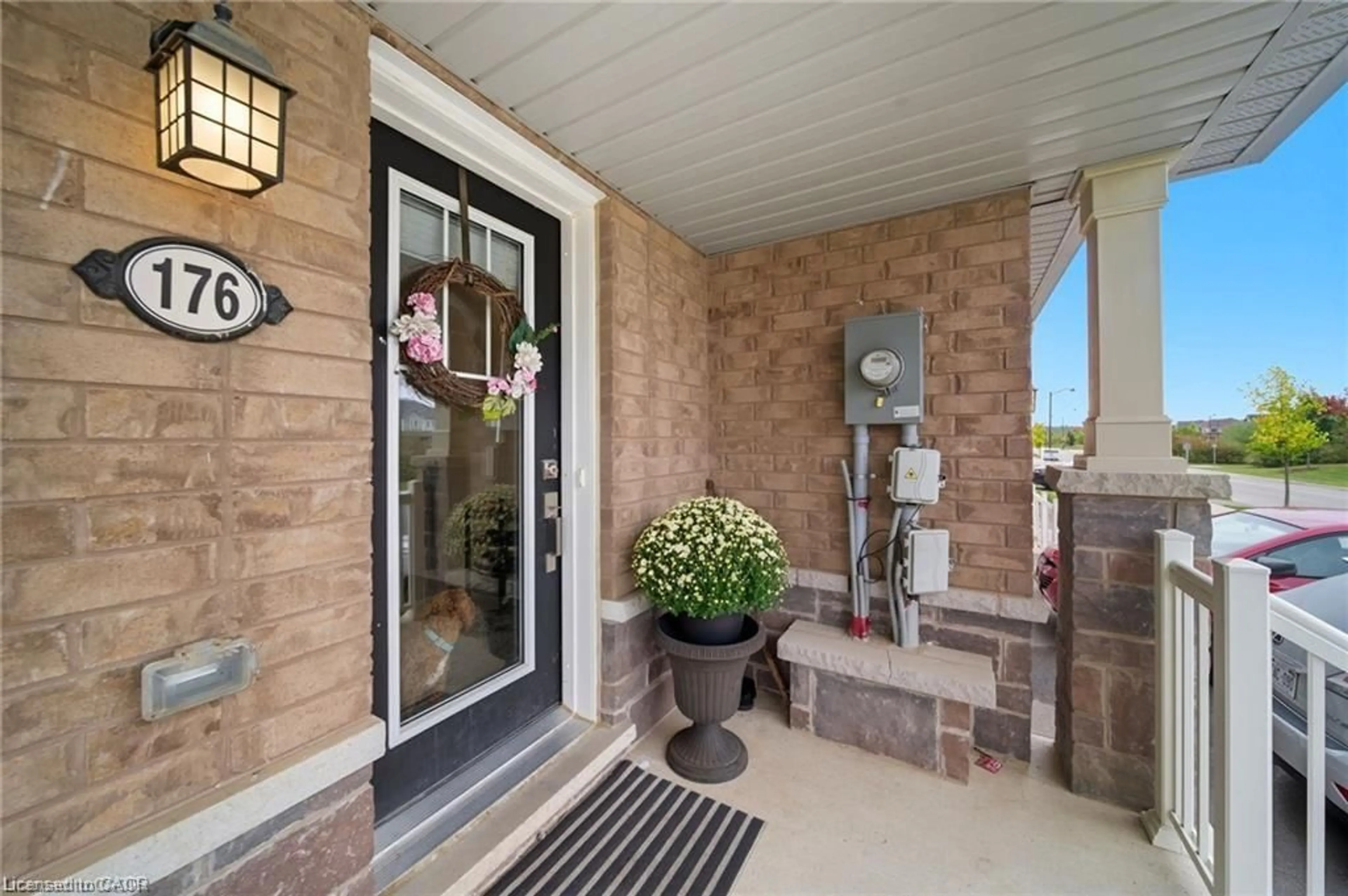 Indoor entryway for 176 Maclachlan Ave, Caledonia Ontario N3W 0E1