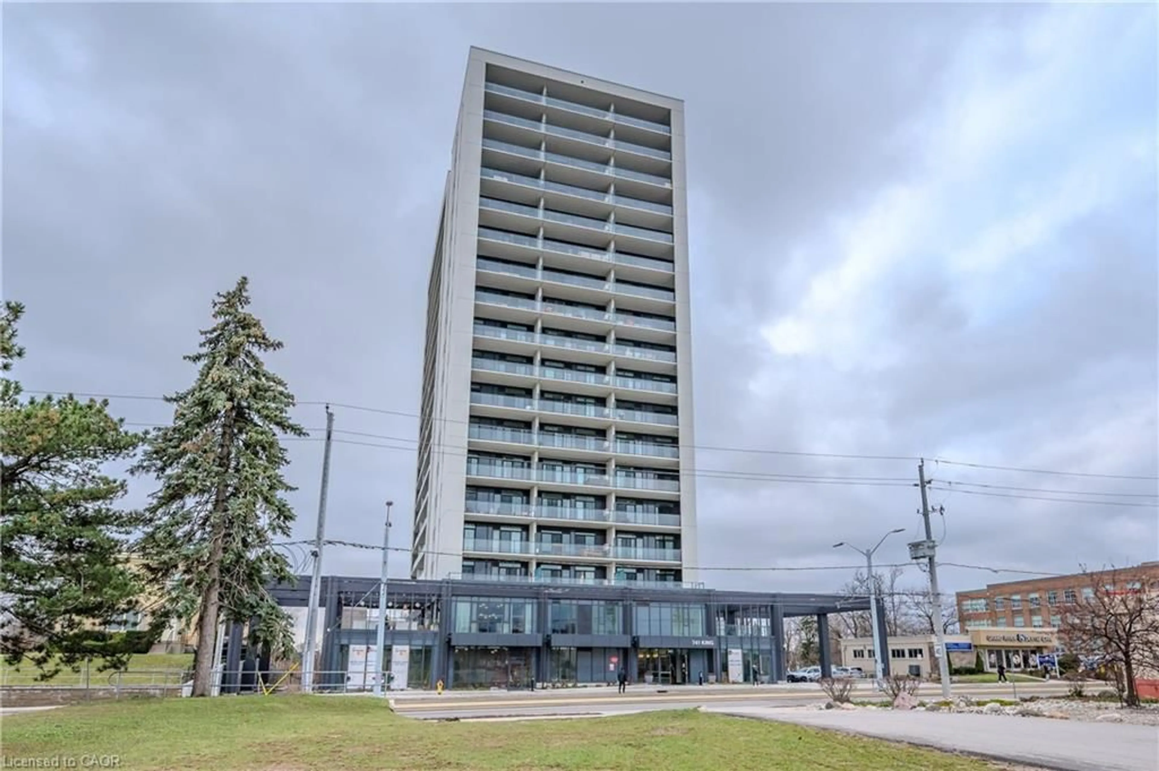 Indoor foyer for 741 King St #304, Kitchener Ontario N2G 0E9