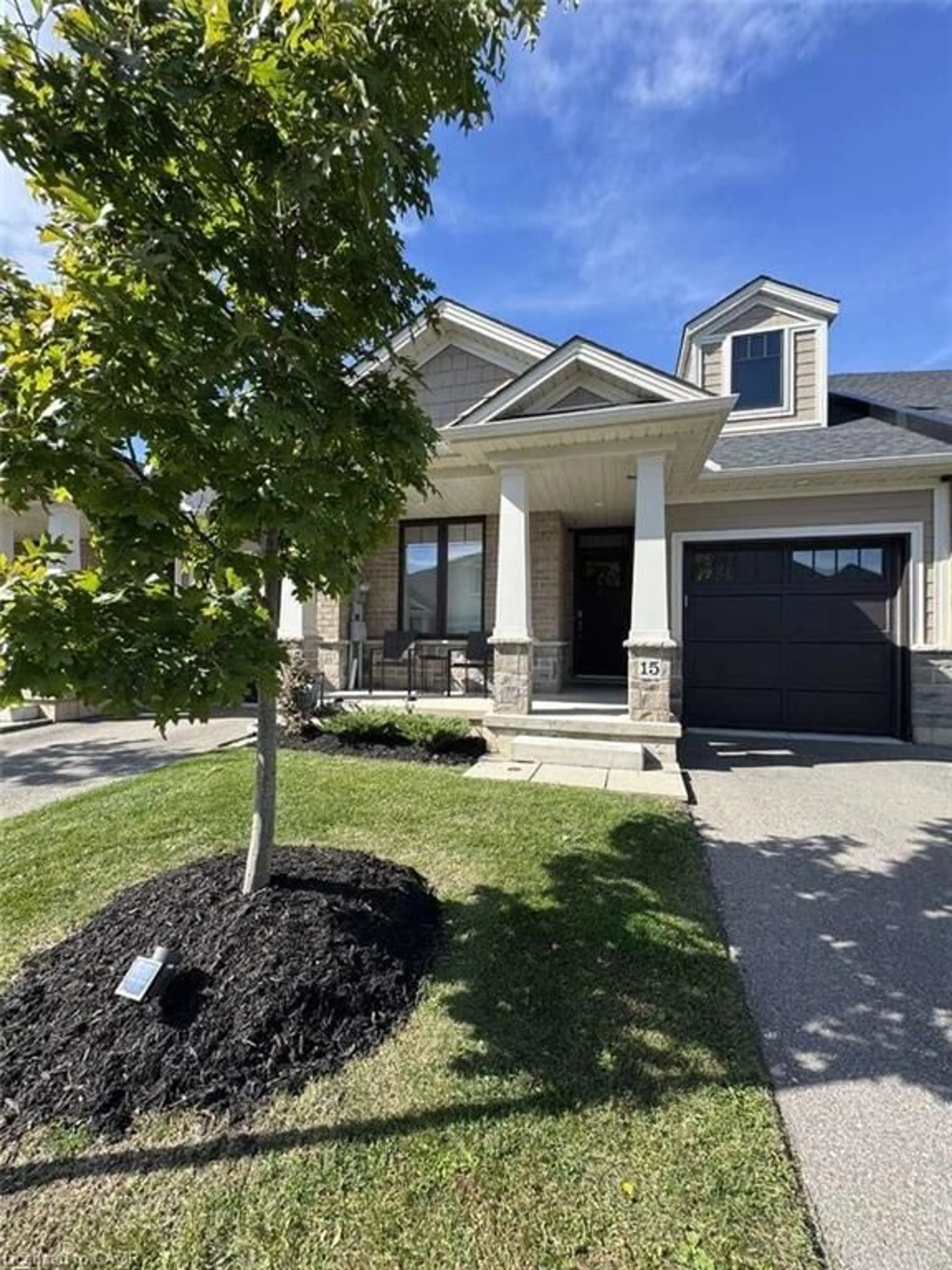 Home with brick exterior material, street for 15 Mcclay Ave, Grimsby Ontario L3M 0H7