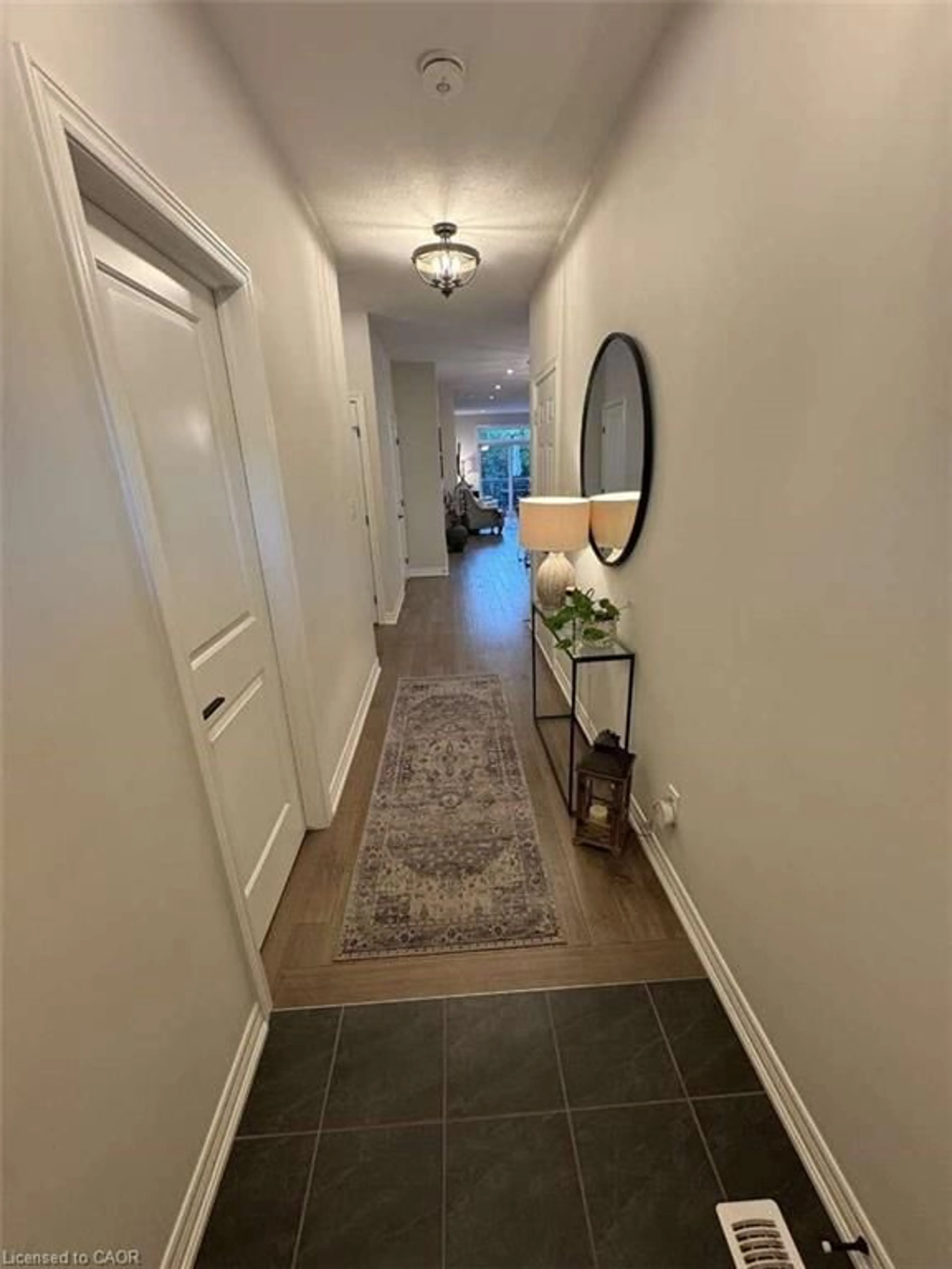 Indoor entryway for 15 Mcclay Ave, Grimsby Ontario L3M 0H7