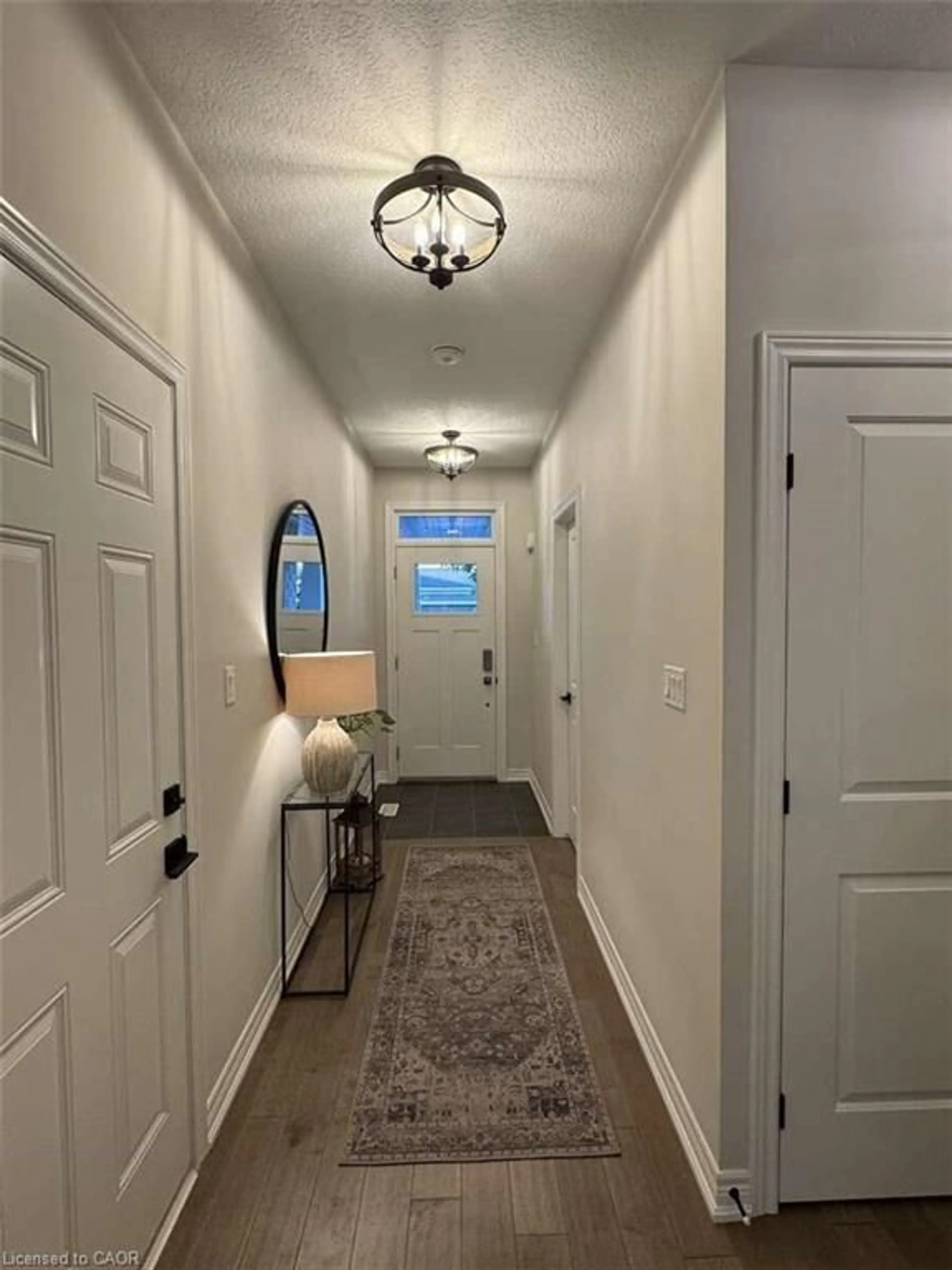 Indoor entryway for 15 Mcclay Ave, Grimsby Ontario L3M 0H7