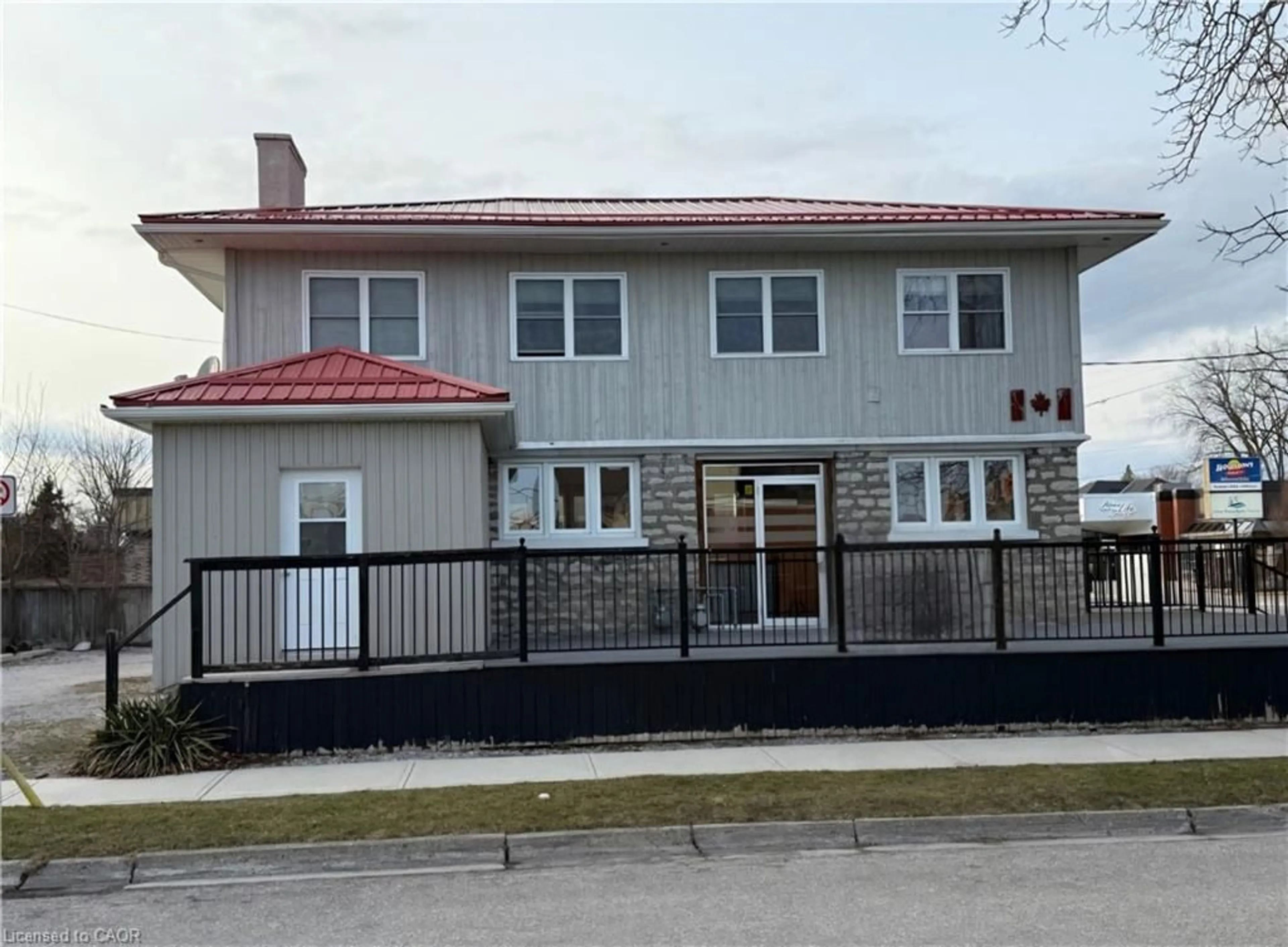 Home with vinyl exterior material, building for 401 Main St, Port Dover Ontario N0A 1N0