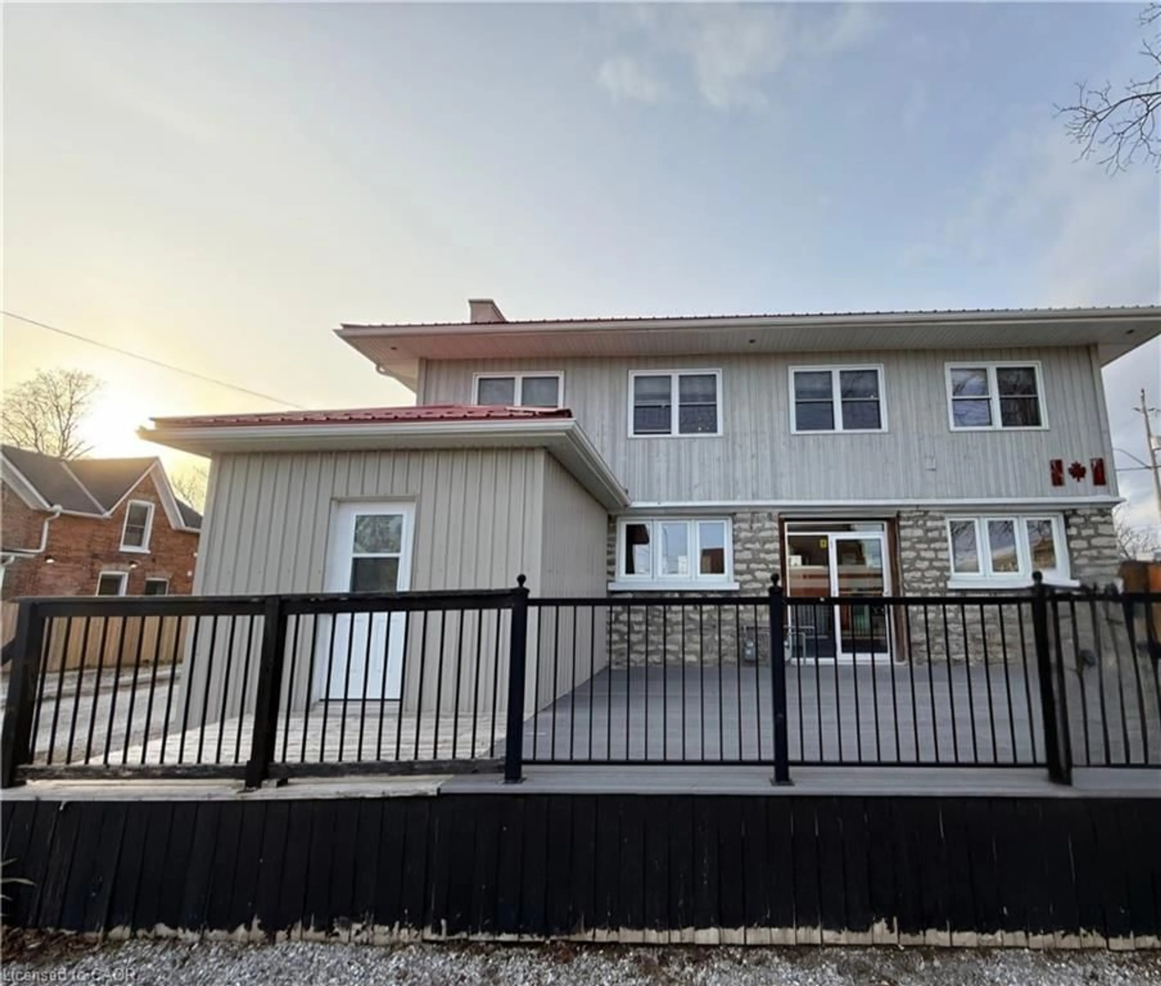 Home with vinyl exterior material, building for 401 Main St, Port Dover Ontario N0A 1N0