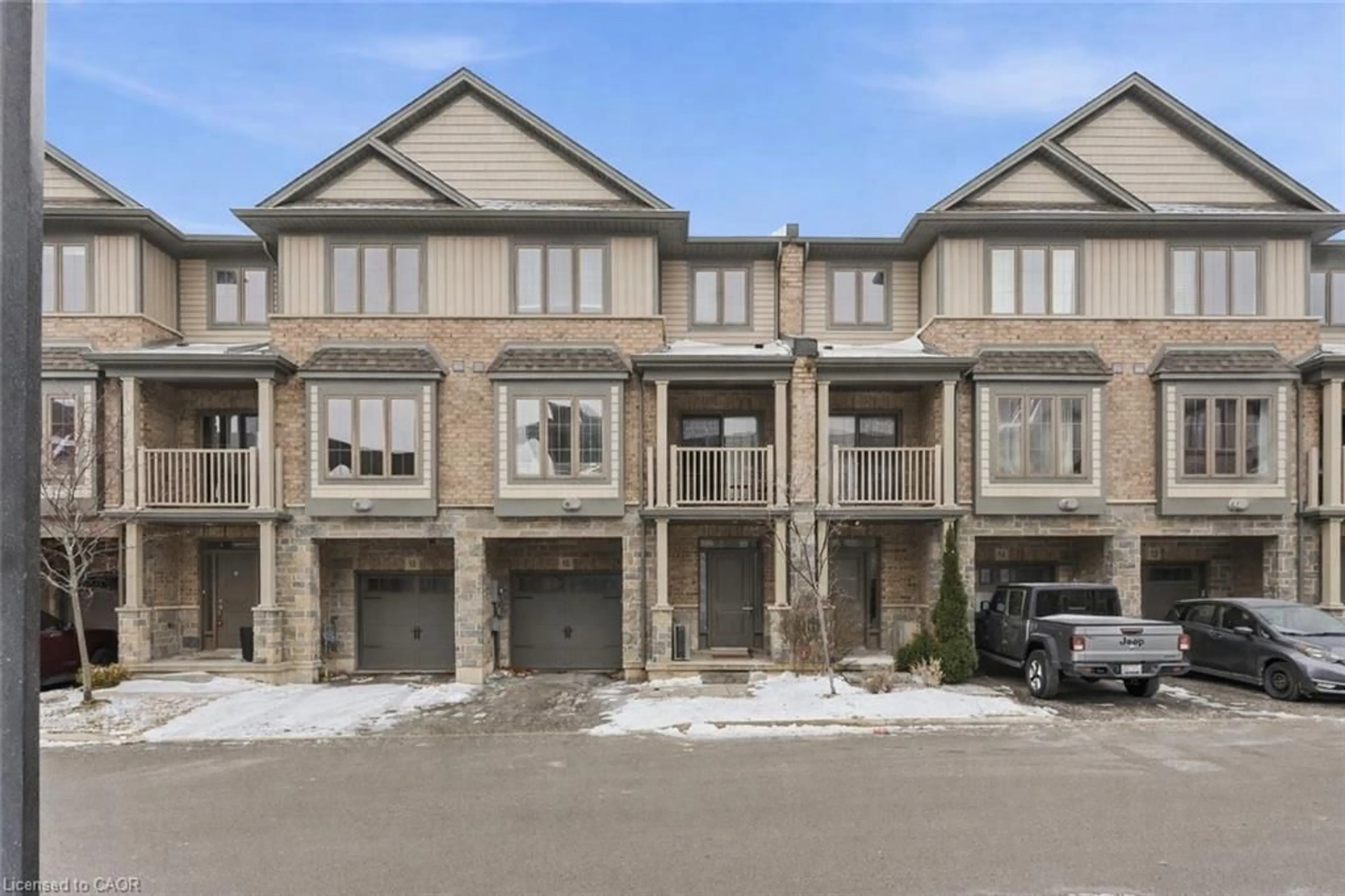 A pic from outside/outdoor area/front of a property/back of a property/a pic from drone, street for 16 Lakefront Dr, Hamilton Ontario L8E 0J3