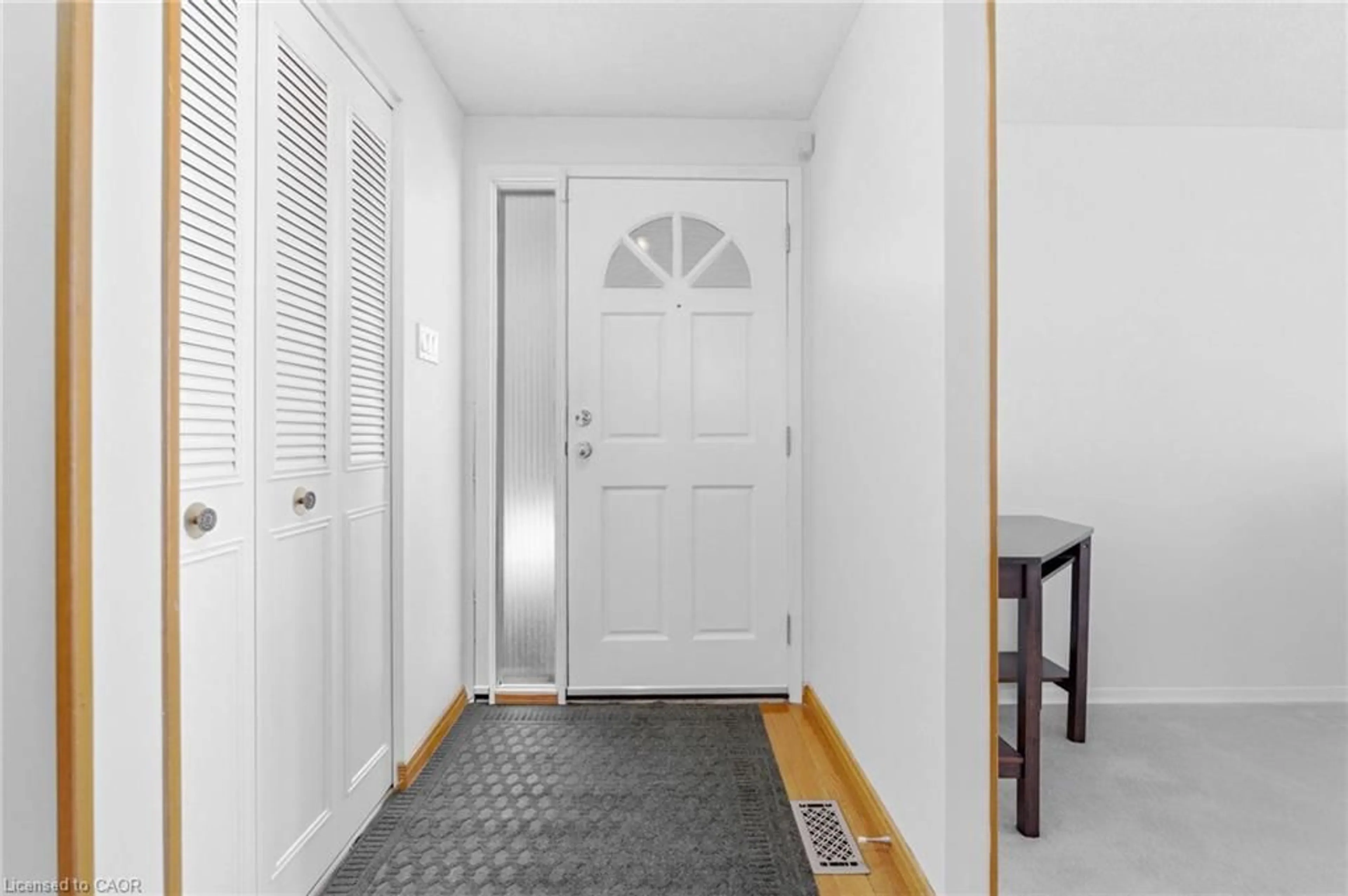 Indoor entryway for 27 Lewis Cres, Kitchener Ontario N2A 2T7