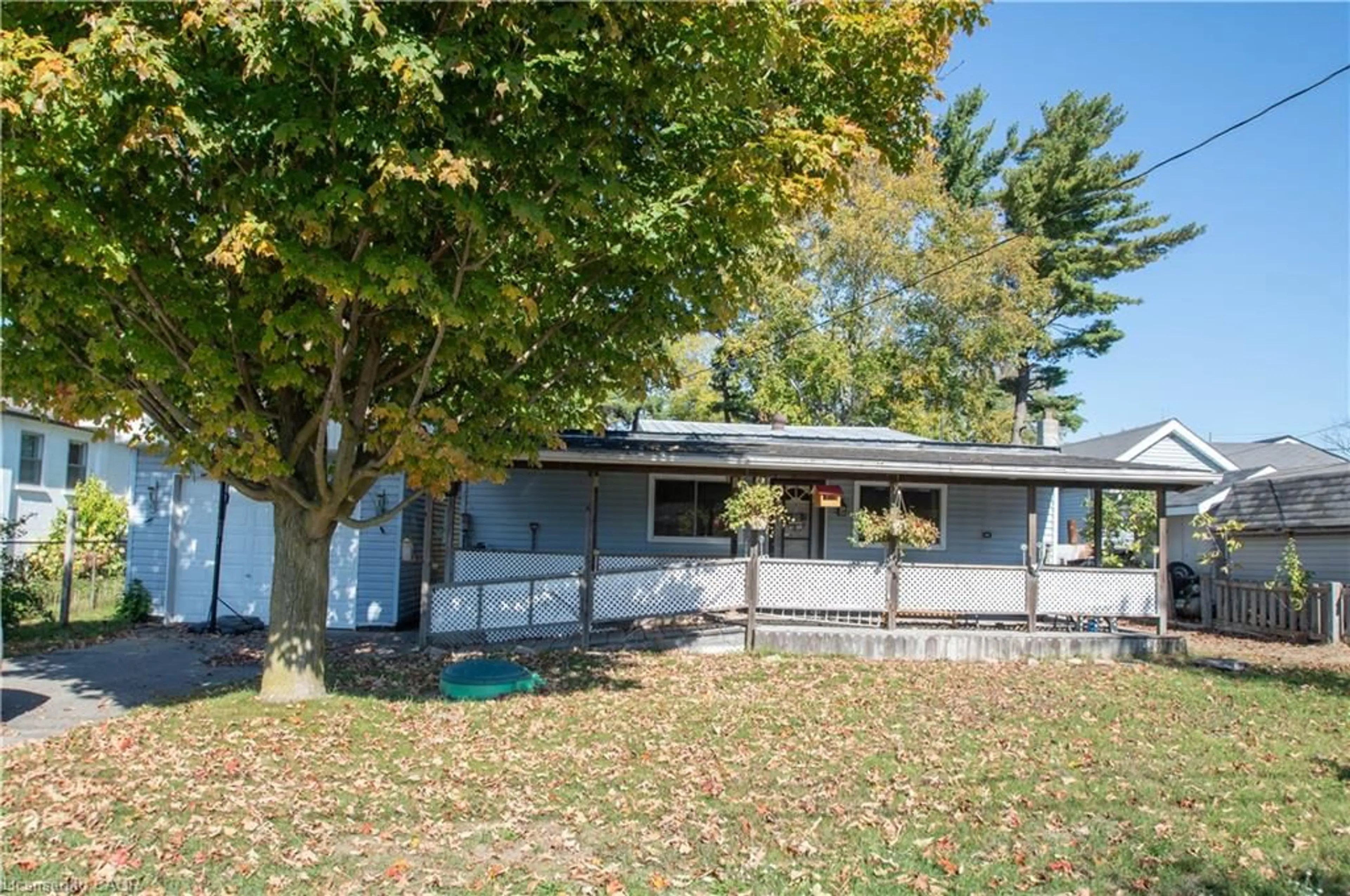 Home with vinyl exterior material, street for 19 Imperial St, Delhi Ontario N4B 1G6