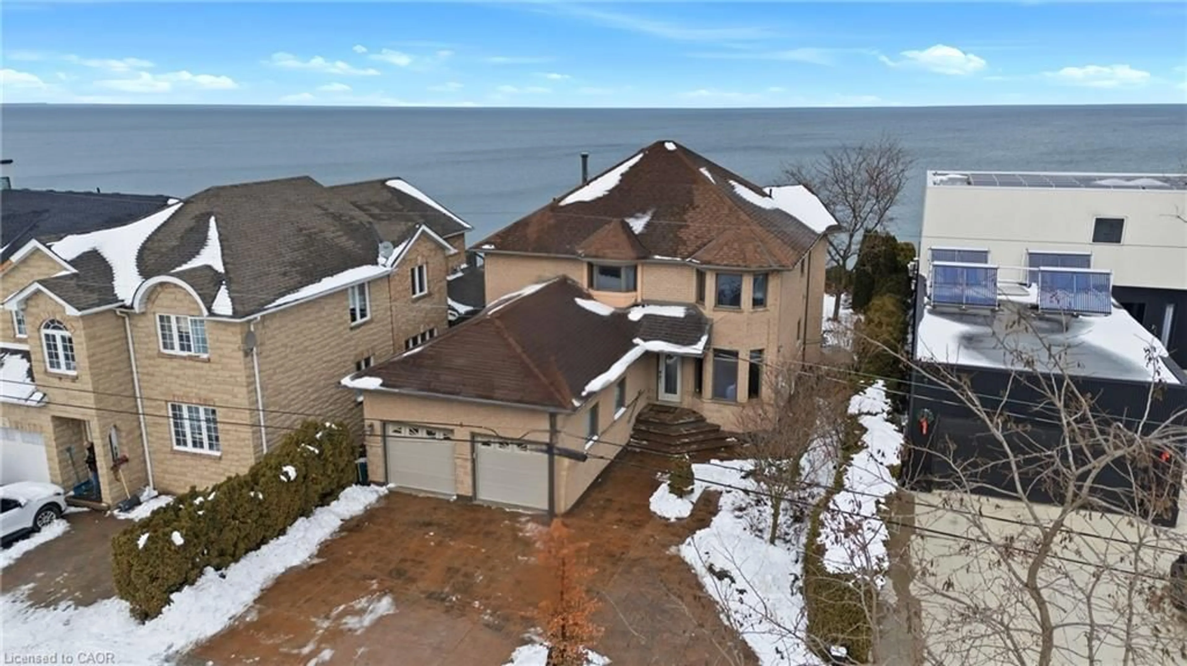 A pic from outside/outdoor area/front of a property/back of a property/a pic from drone, water/lake/river/ocean view for 4 Lakeside Dr, Stoney Creek Ontario L8E 5C1
